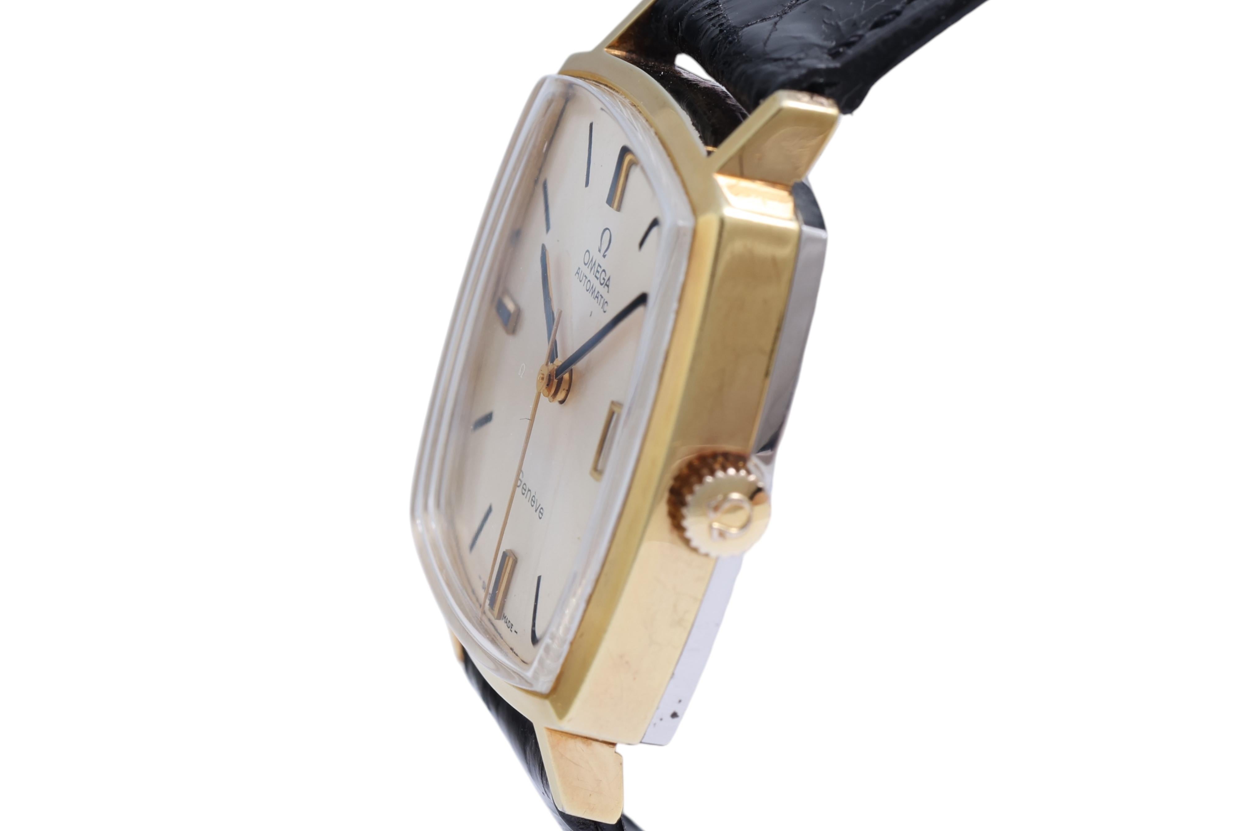 Omega Automatic Wrist Watch Collectors Like New, Caliber 162010 In Excellent Condition For Sale In Antwerp, BE