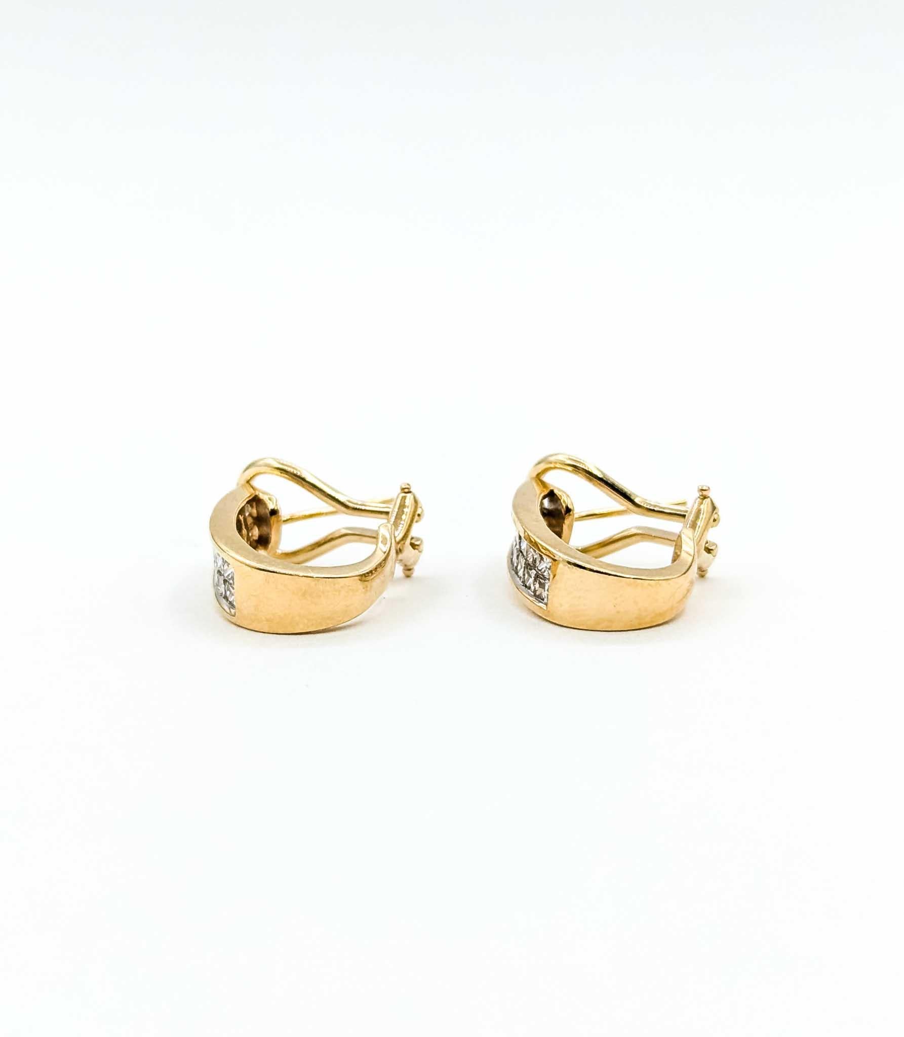 Boucles d'oreilles en or jaune 14 carats avec diamant en J en vente 1