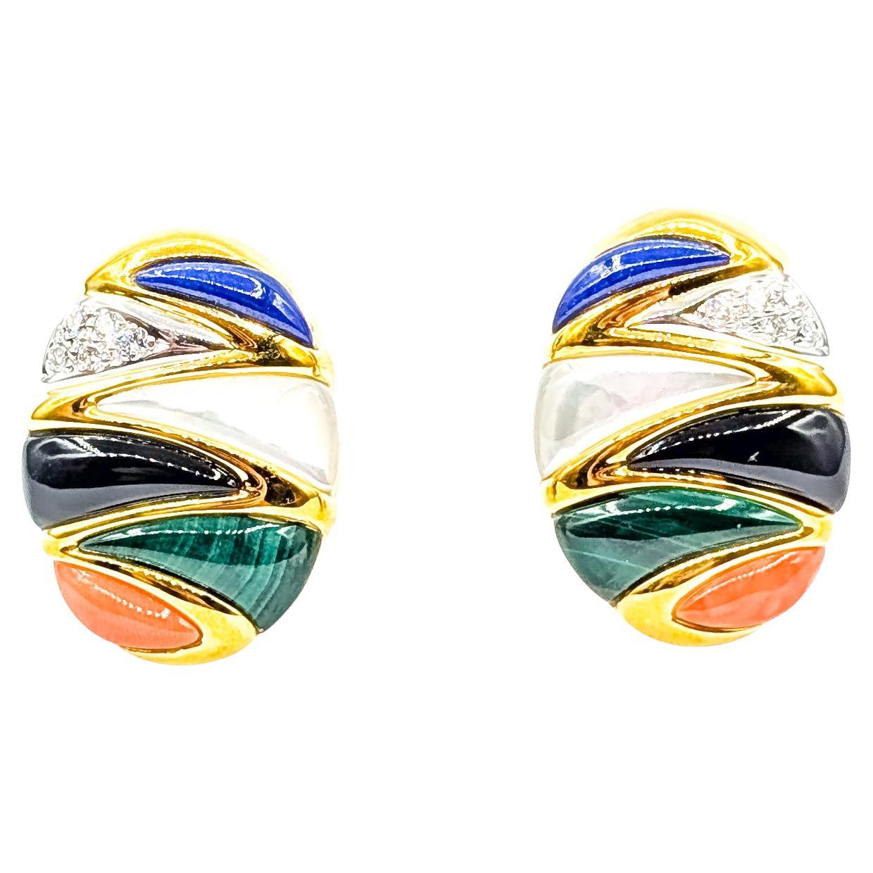 Orecchini Omega Back in Lapis Mop Onice Malachite Corallo e Diamanti in 14k in vendita