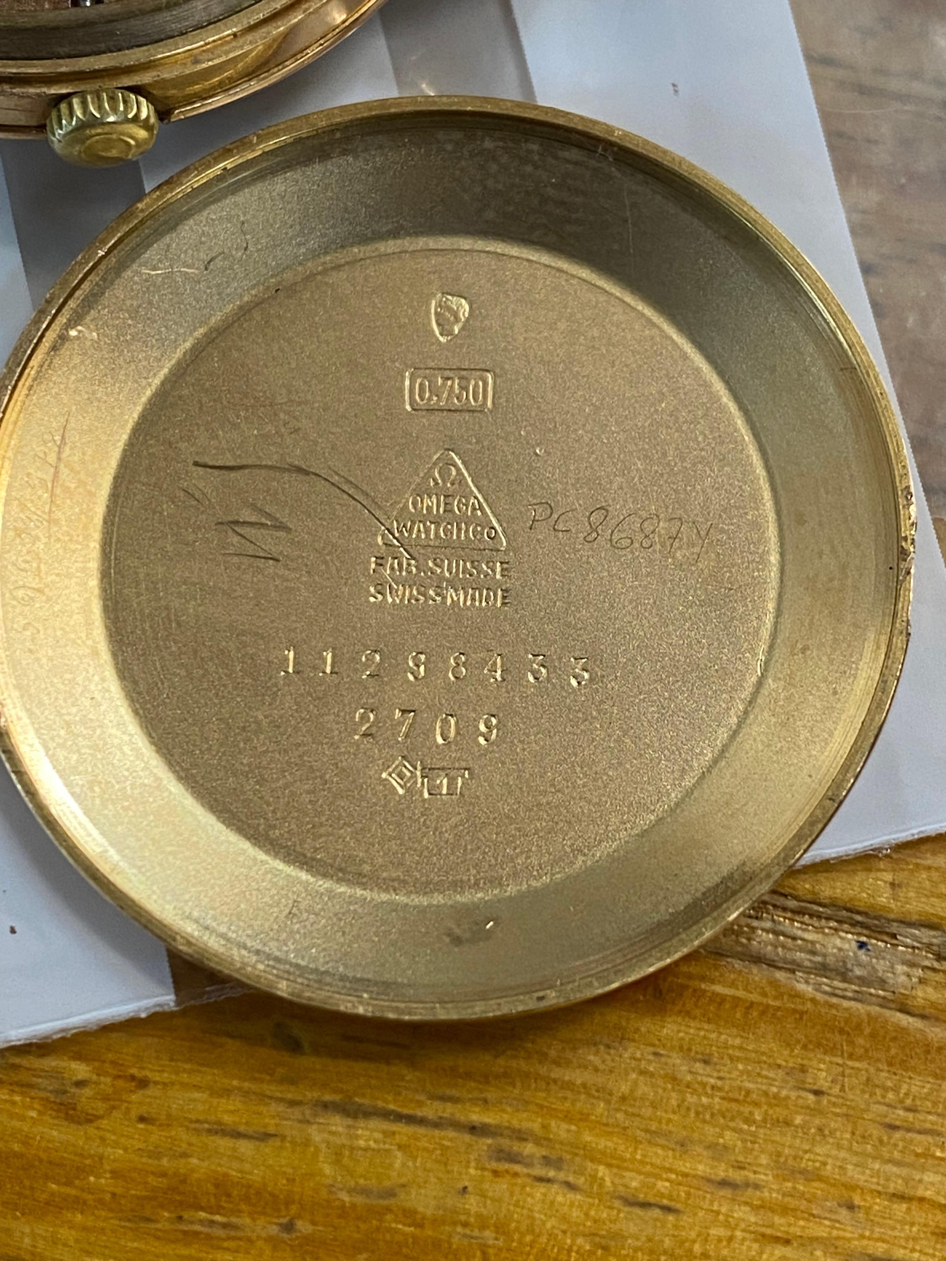 Men's Omega Bumper 18K Yellow Gold ref 2709 Cal 344 Automatic 35mm Watch, c1952. For Sale