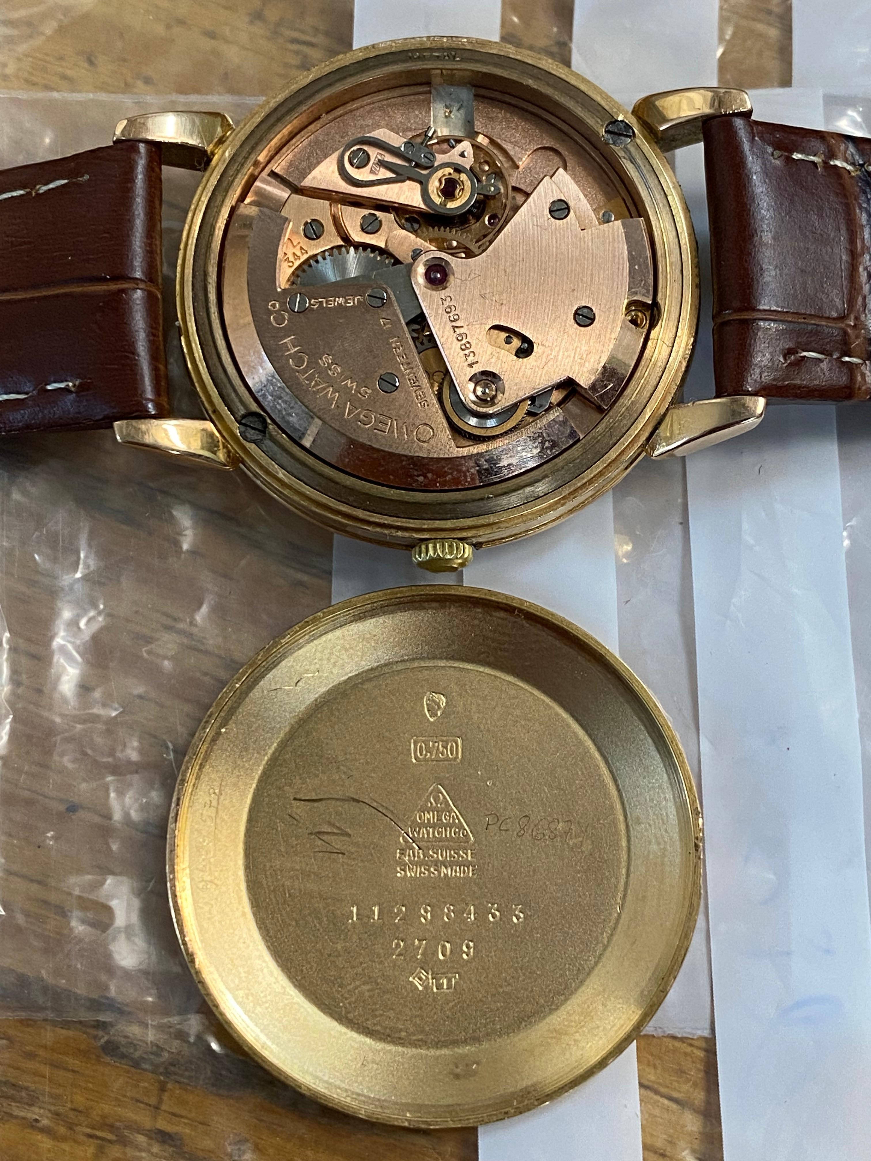 Omega Bumper 18K Yellow Gold ref 2709 Cal 344 Automatic 35mm Watch, c1952. For Sale 2