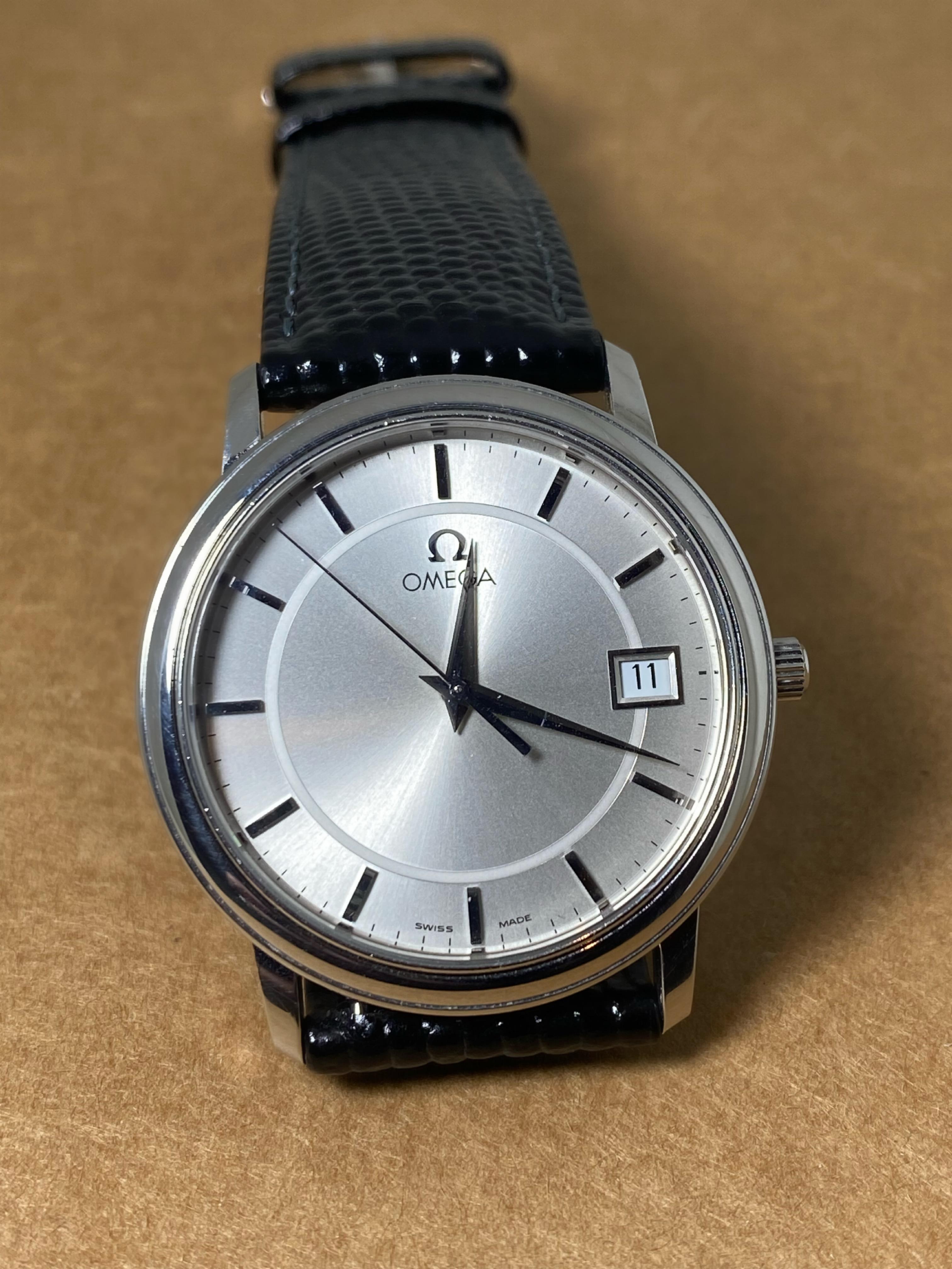 Modern Omega cal 1532 Swiss Quartz S/Steel Silver Dial 34mm Mens' Watch, with Date. For Sale