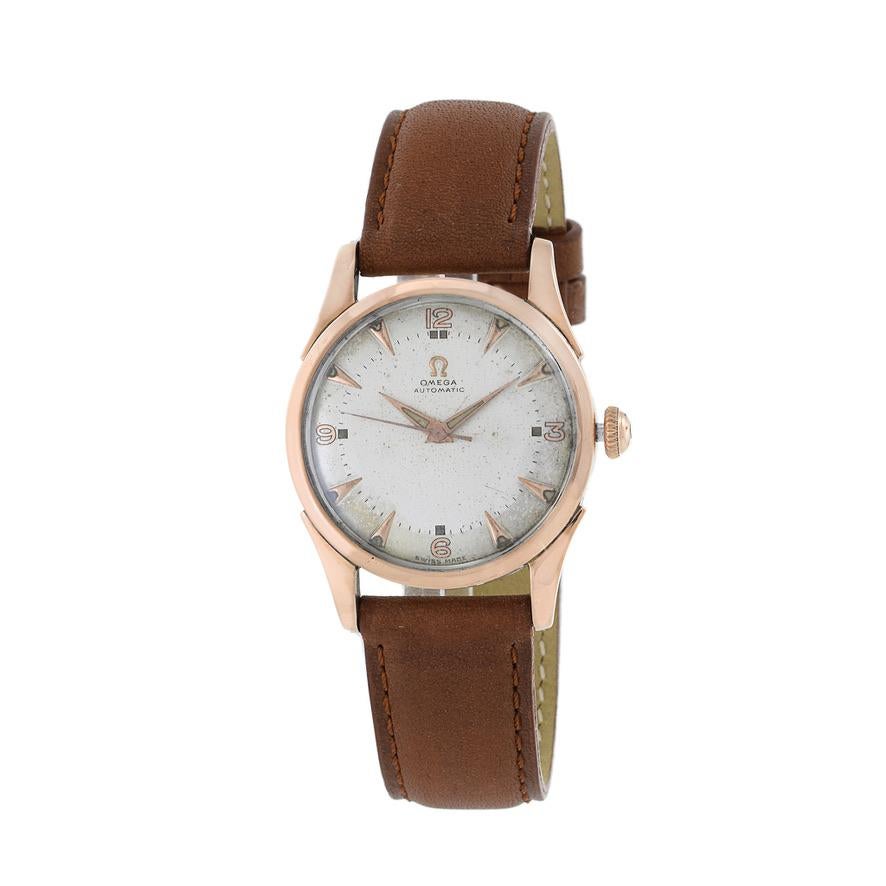 Il s'agit d'une rare Omega Steele de 1947 en acier inoxydable et en or rose. La lunette de cette montre est en or rose massif et les cornes sont en or. Le boîtier de cette montre mesure 32 mm de diamètre et semble non poli.

La montre est animée par