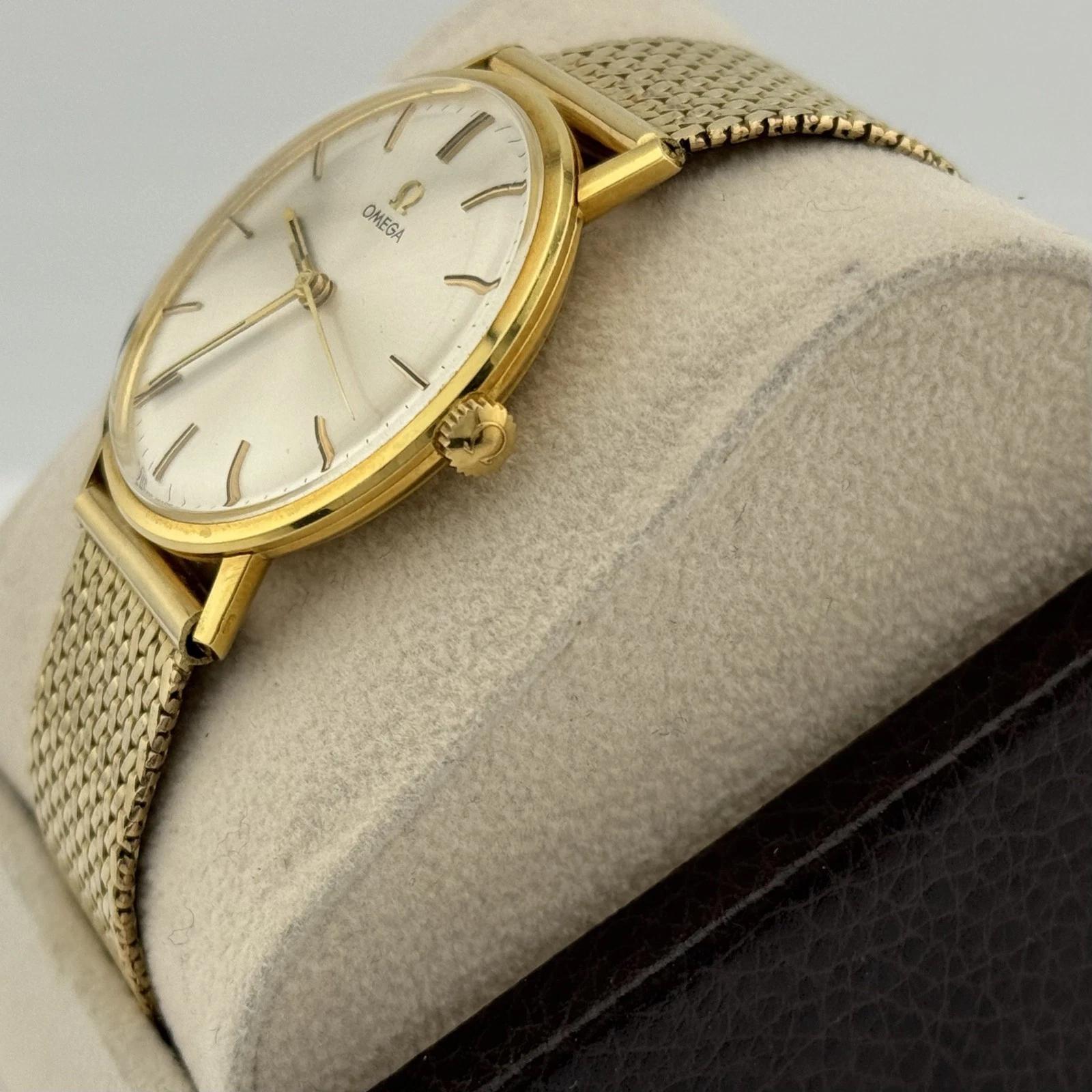 Women's or Men's Omega Classic 131026 33mm Yellow Gold Silver Dial Wristwatch For Sale