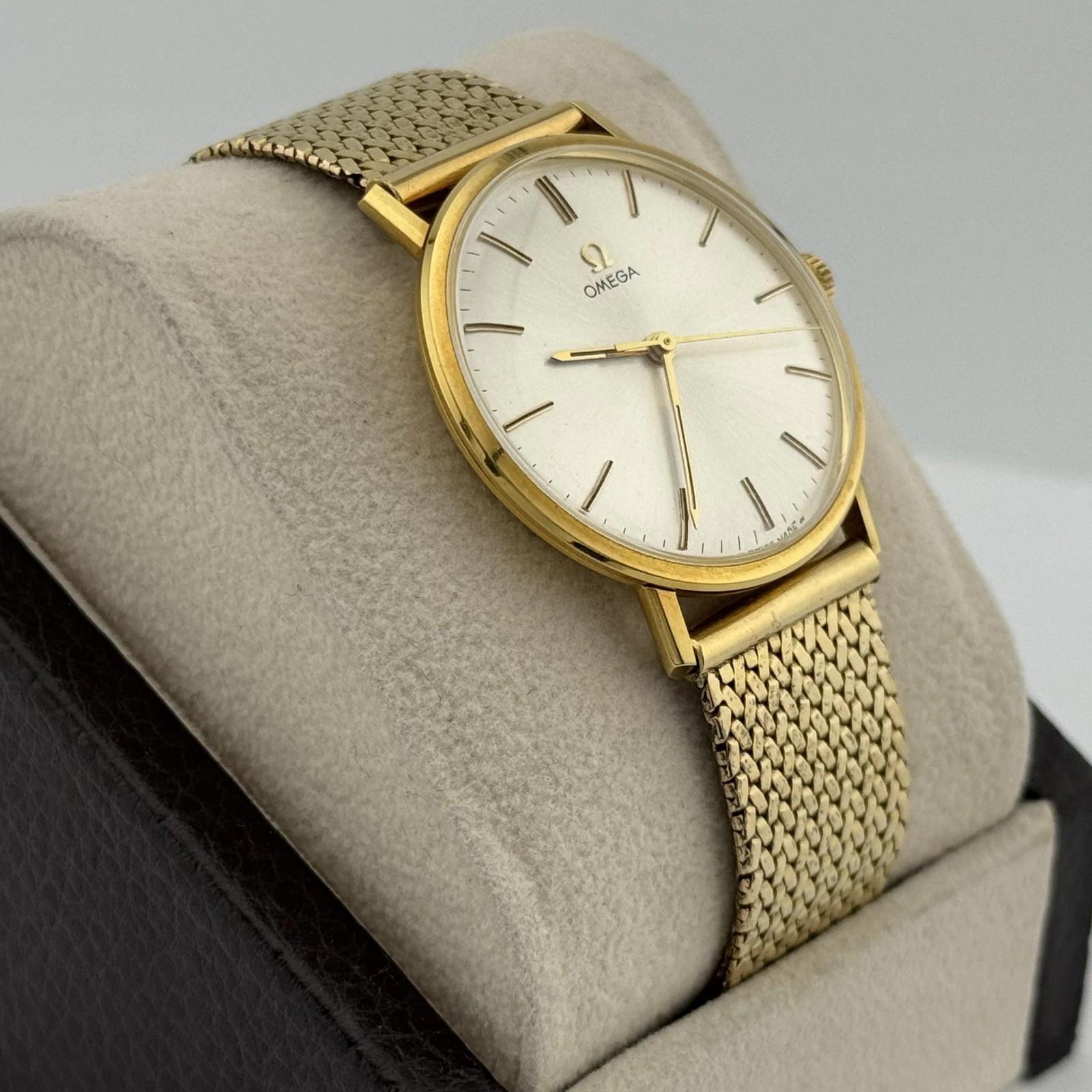 Omega Classic 131026 33mm Yellow Gold Silver Dial Wristwatch For Sale 2