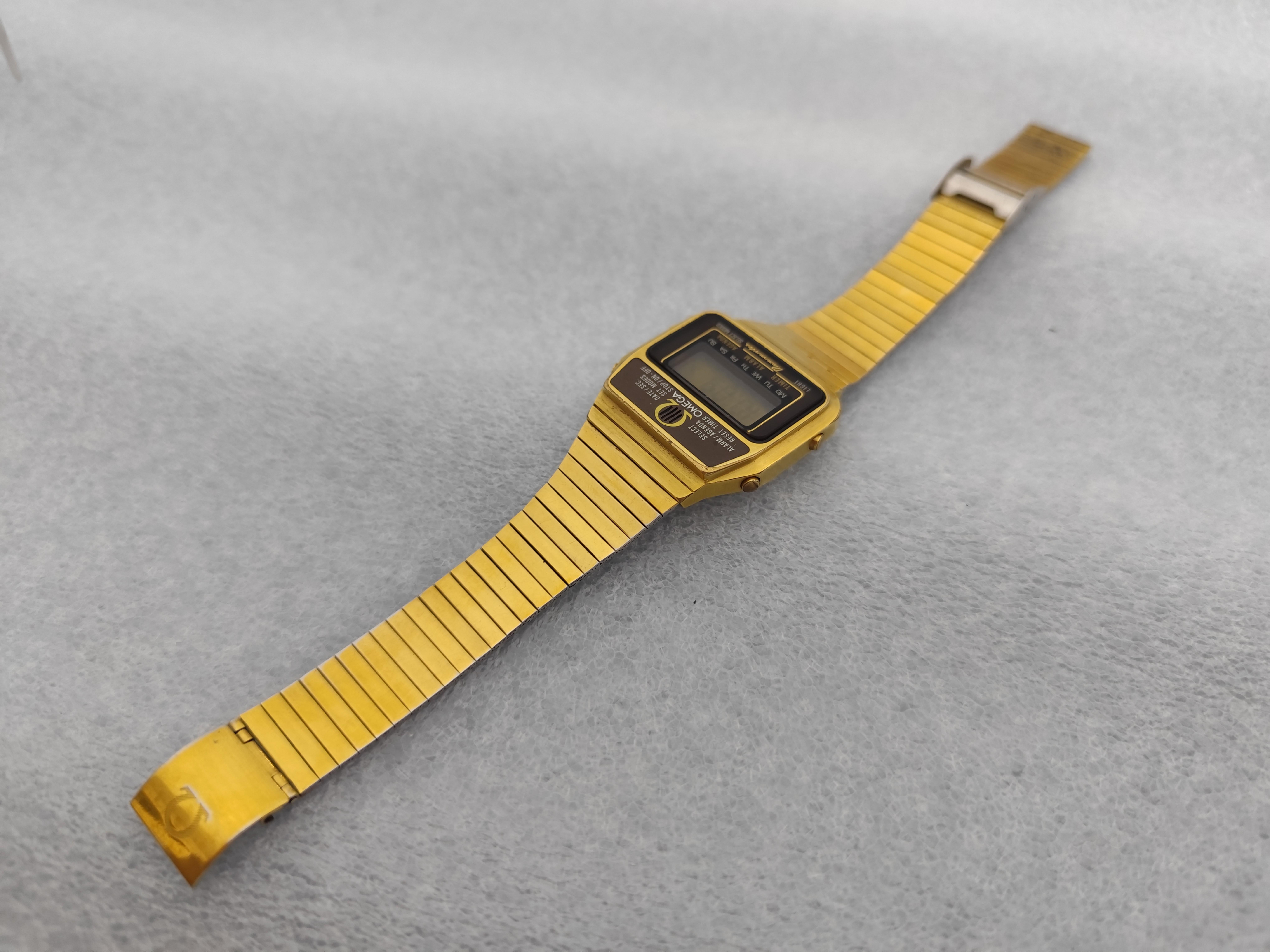  Description
Brand : Omega

Model: Memomaster

Reference Number: 1632

Price: 650 USD

Country Of Manufacture: Switzerland

Movement: quartz

Case Material: Gold Plated Stainless Steel

Measurements :35 mm diameter (excluding crown )

Band Type :