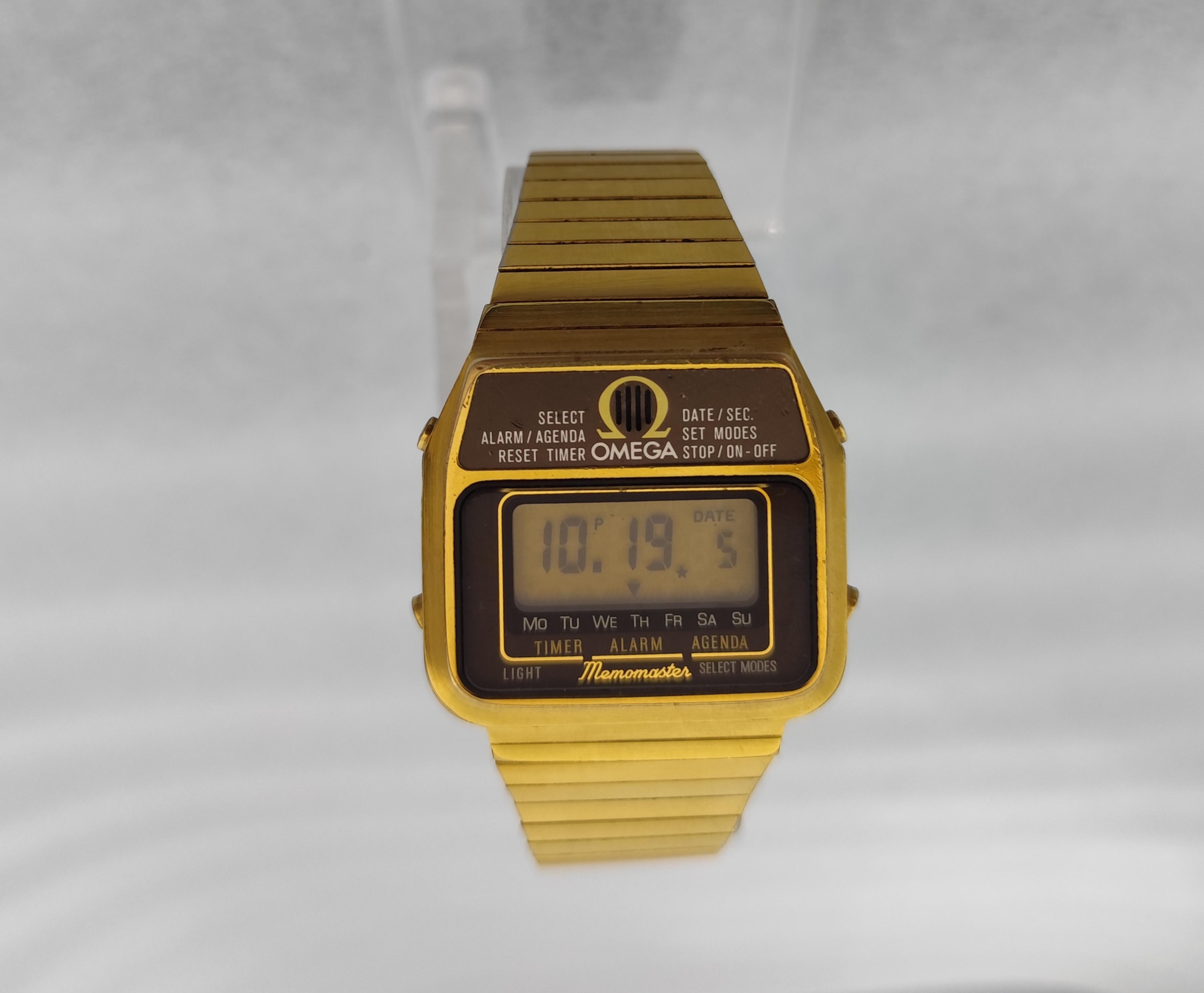 Omega Classic Excellent Vintage Memomaster 1632 gold plated quartz LCD Digital C In Excellent Condition For Sale In Toronto, CA
