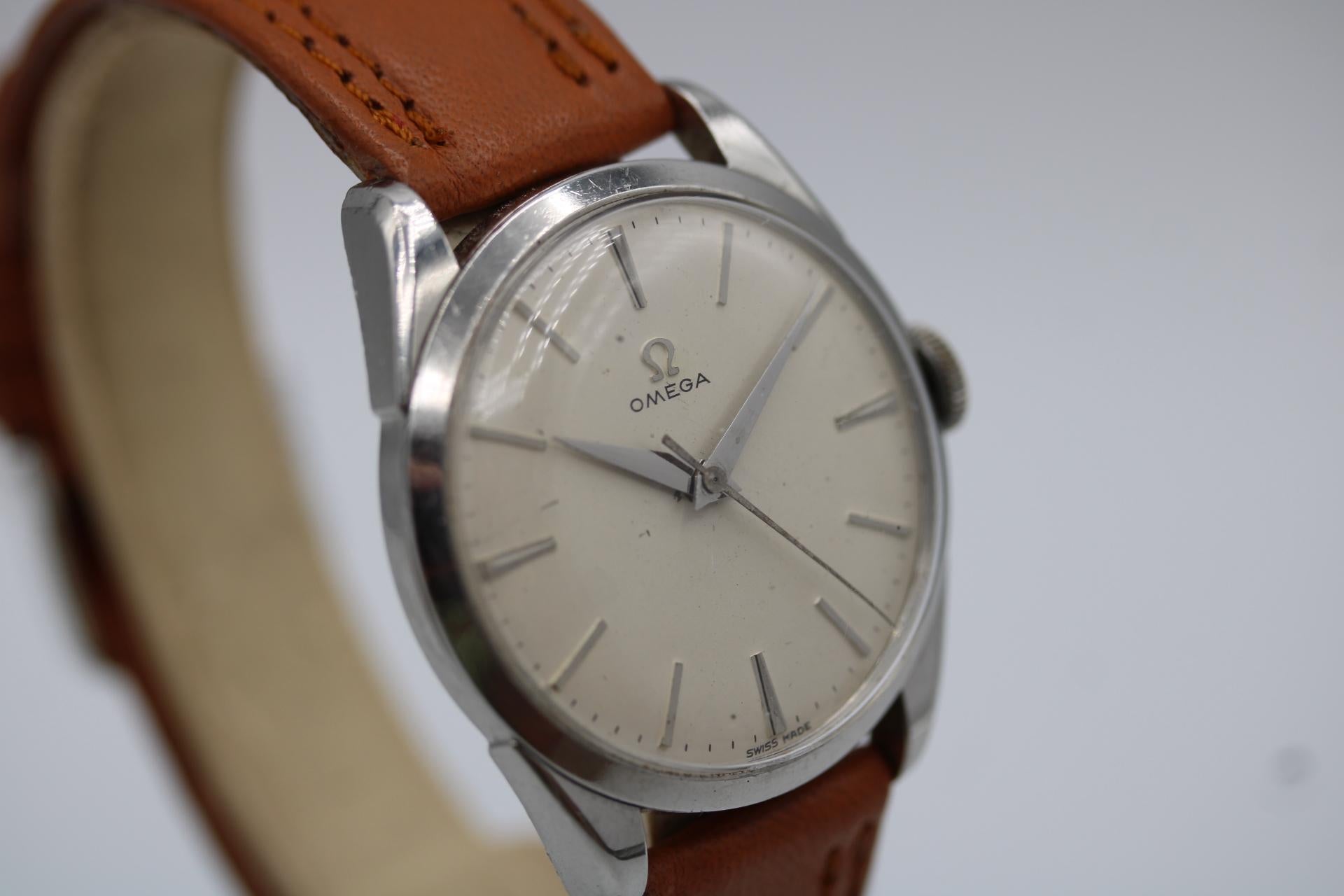 Omega Classic Vintage 2910-5  Jumbo Case  Circa 1950 In Good Condition For Sale In London, GB
