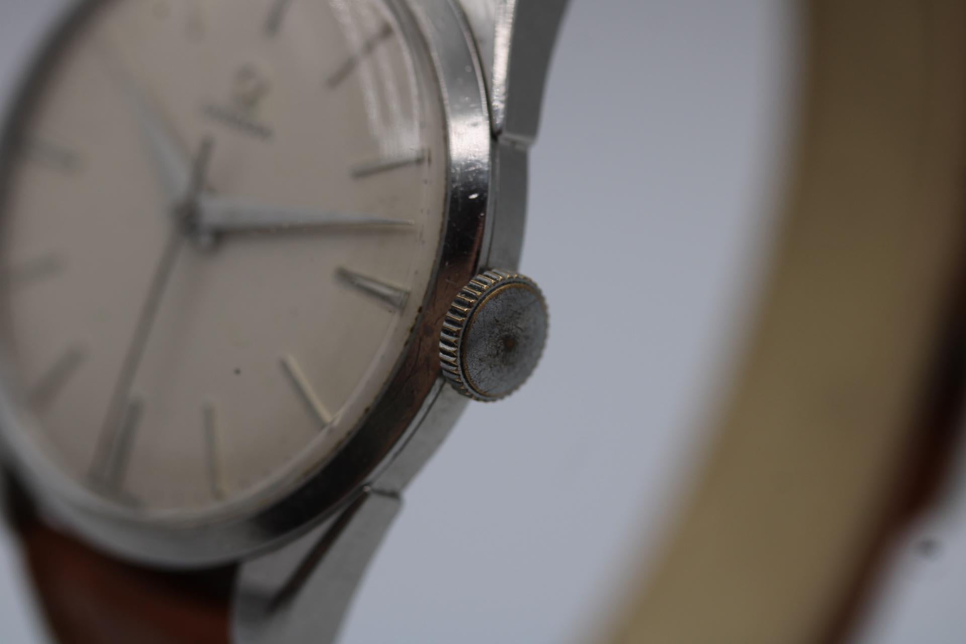 Men's Omega Classic Vintage 2910-5  Jumbo Case  Circa 1950 For Sale