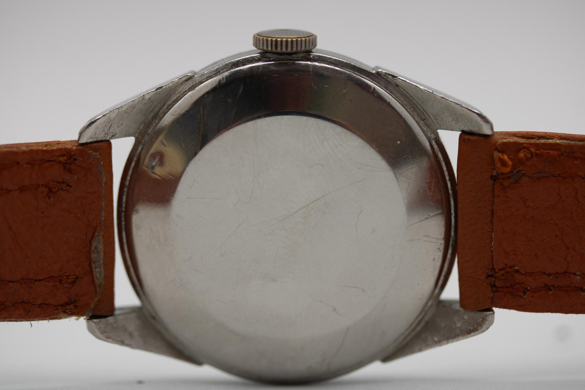 Omega Classic Vintage 2910-5  Jumbo Case  Circa 1950 For Sale 4