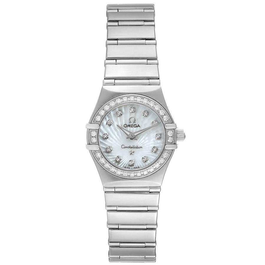 Omega Constellation 160 Jahrestag Stahl Diamant Uhr 111.15.23.60.55.001. Quarzwerk. Rundes Edelstahlgehäuse mit einem Durchmesser von 22,5 mm. Original Omega Fabrik Diamant Lünette. Kratzfestes Saphirglas. Perlmutt-Zifferblatt mit dezentriertem