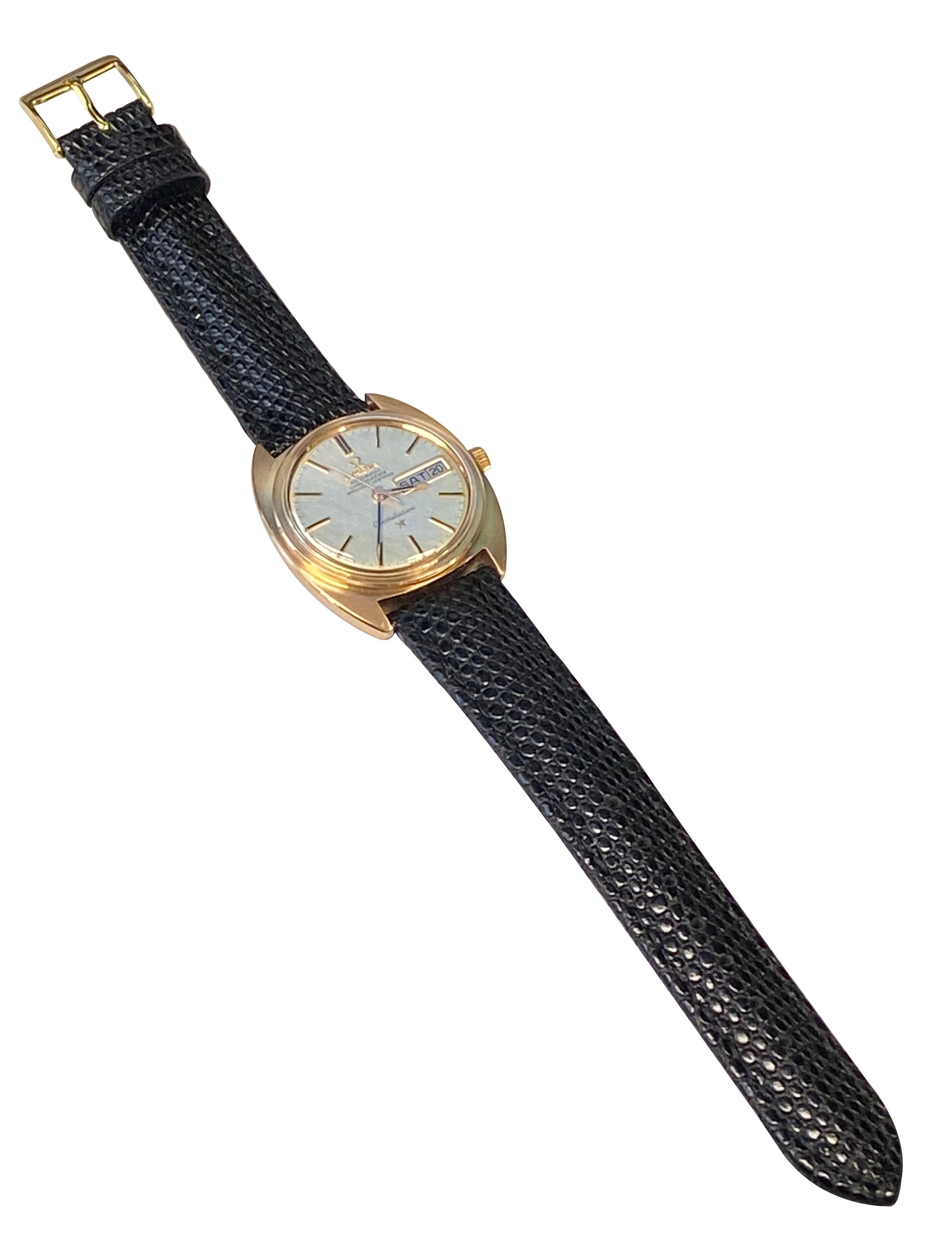 Omega Constellation, montre-bracelet automatique des années 1960 en or rose et acier en vente 2