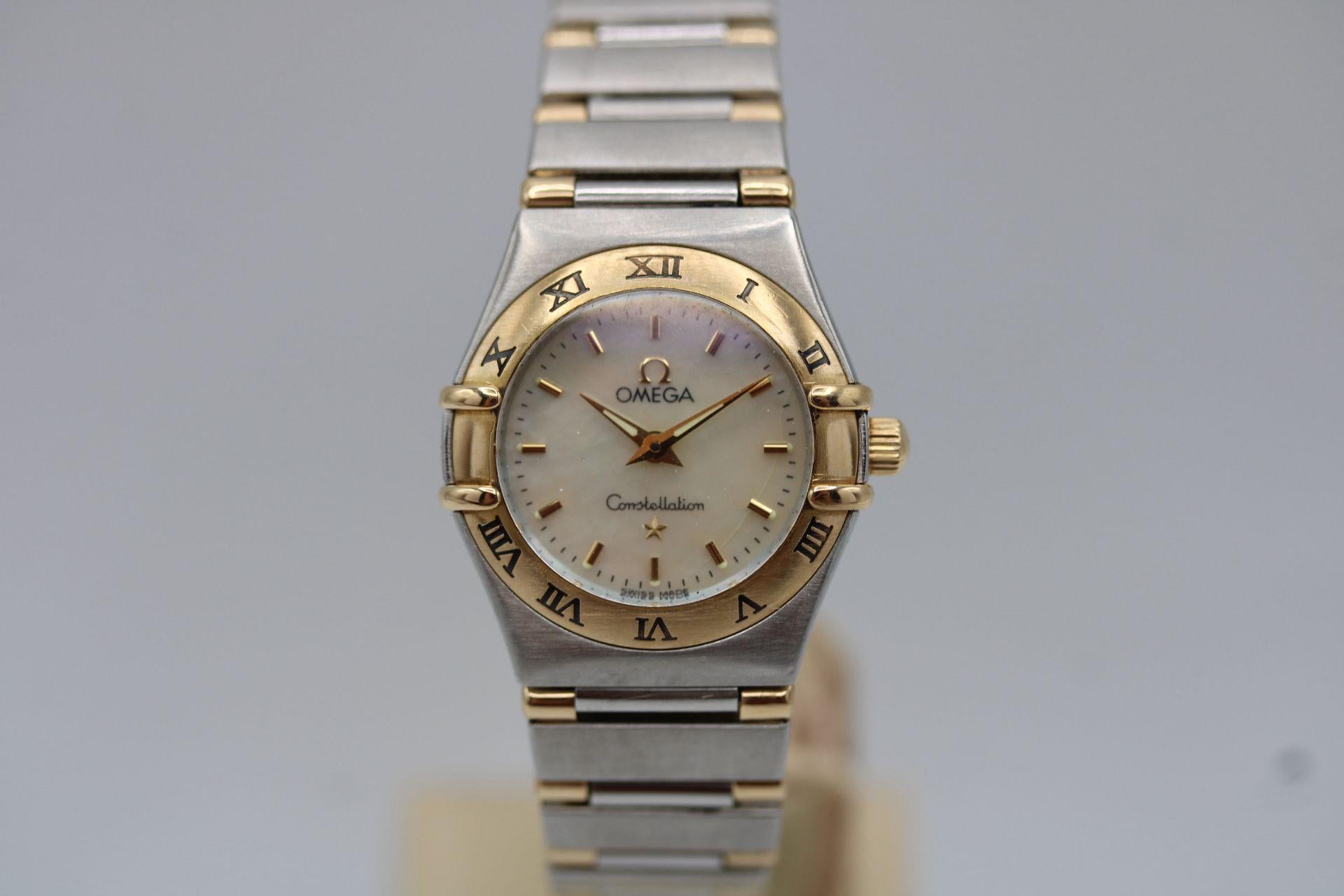 Omega Constellation 23mm - Acero y Oro  Esfera de nácar  1995  Servicio completo y garantía

Este elegante Omega Constellation de los años 90 es un buen ejemplo de diseño atemporal y artesanía duradera. Con una caja de acero inoxidable y oro