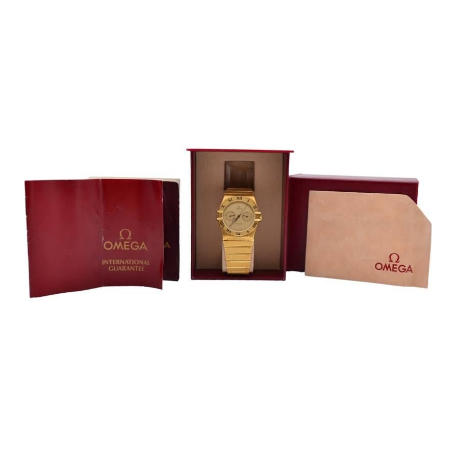 The watch is in a very good condition and it’s working well. The total length of the bracelet (case+bracelet) is 17cm. It shows slight signs of wear. The watch comes with the original box and documents, along with an AGS Jewelry warranty card. For