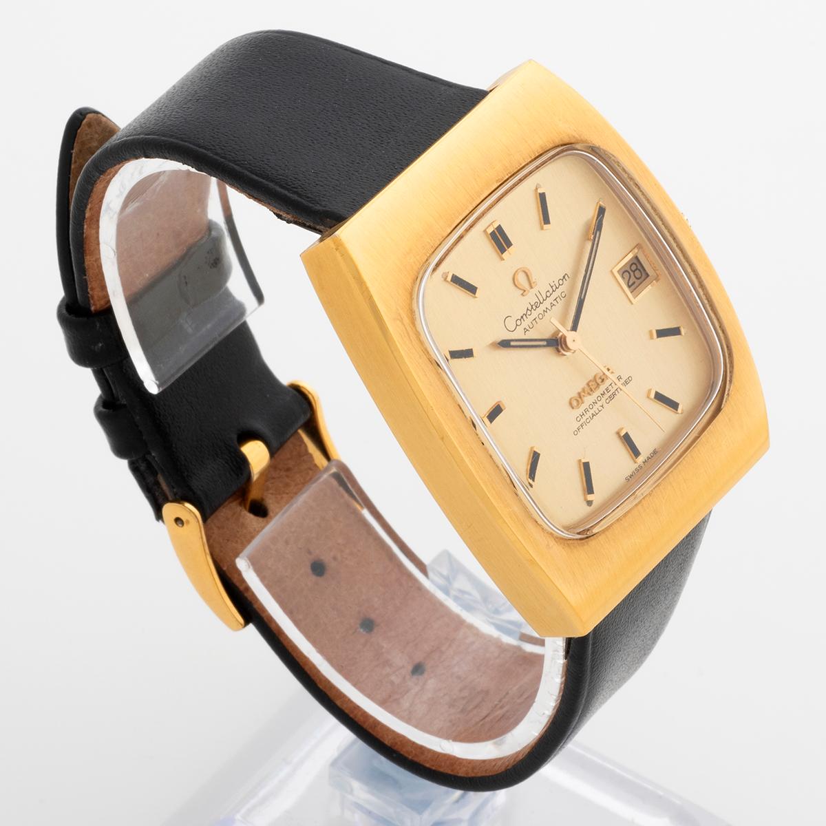 Unsere Vintage und äußerst attraktiv Omega Constellation Chronometer Datum , Referenz 168.058 , verfügt über ein schweres Gold gekappt Edelstahlgehäuse von 33,5 mm x 39 mm durch eine cl. 1001 Automatikwerk. Dies war eine Reihe topping Referenz, wenn