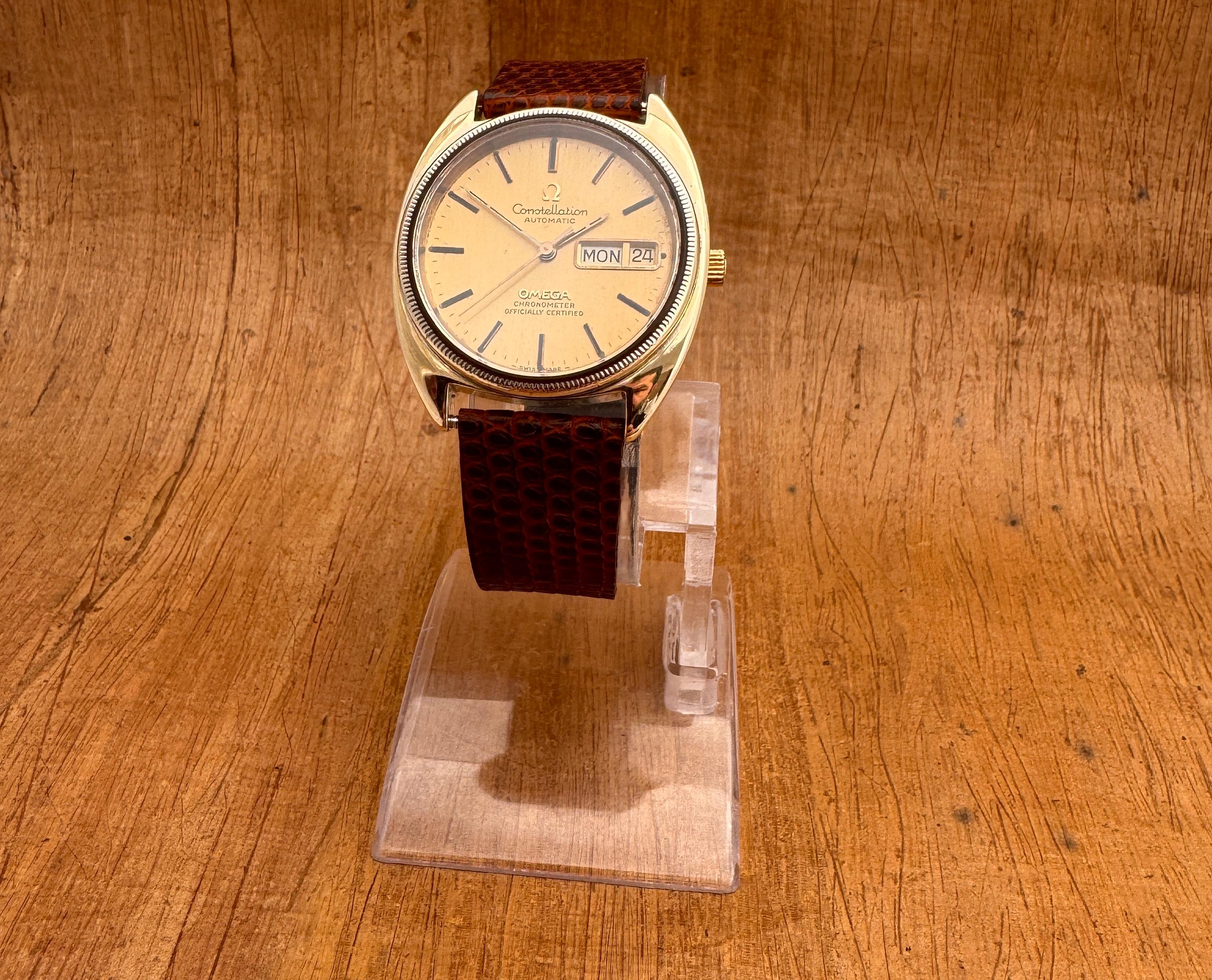 Marke: Omega

Modell: Konstellation

Referenznummer: 1680057

Land der Herstellung: Schweiz

Uhrwerk: Automatik

MATERIAL des Gehäuses: Rostfreier Stahl / Gold

Abmessungen: Gehäusebreite: 35 mm. (ohne Krone)

Band Typ : After-market Leder

Band