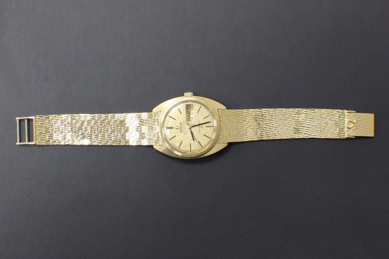 Omega Constellation Day Date Solid 18 Karat Yellow Gold In Excellent Condition In San Diego, CA