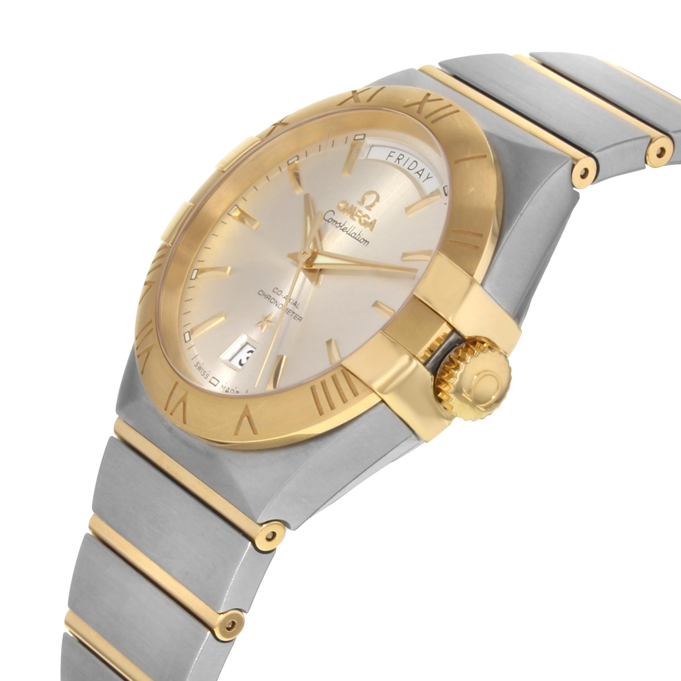 This display model Omega Constellation 123.20.38.22.02.002 is a beautiful men's timepiece that is powered by an automatic movement which is cased in a stainless steel case. It has a round shape face, day & date dial and has hand sticks style