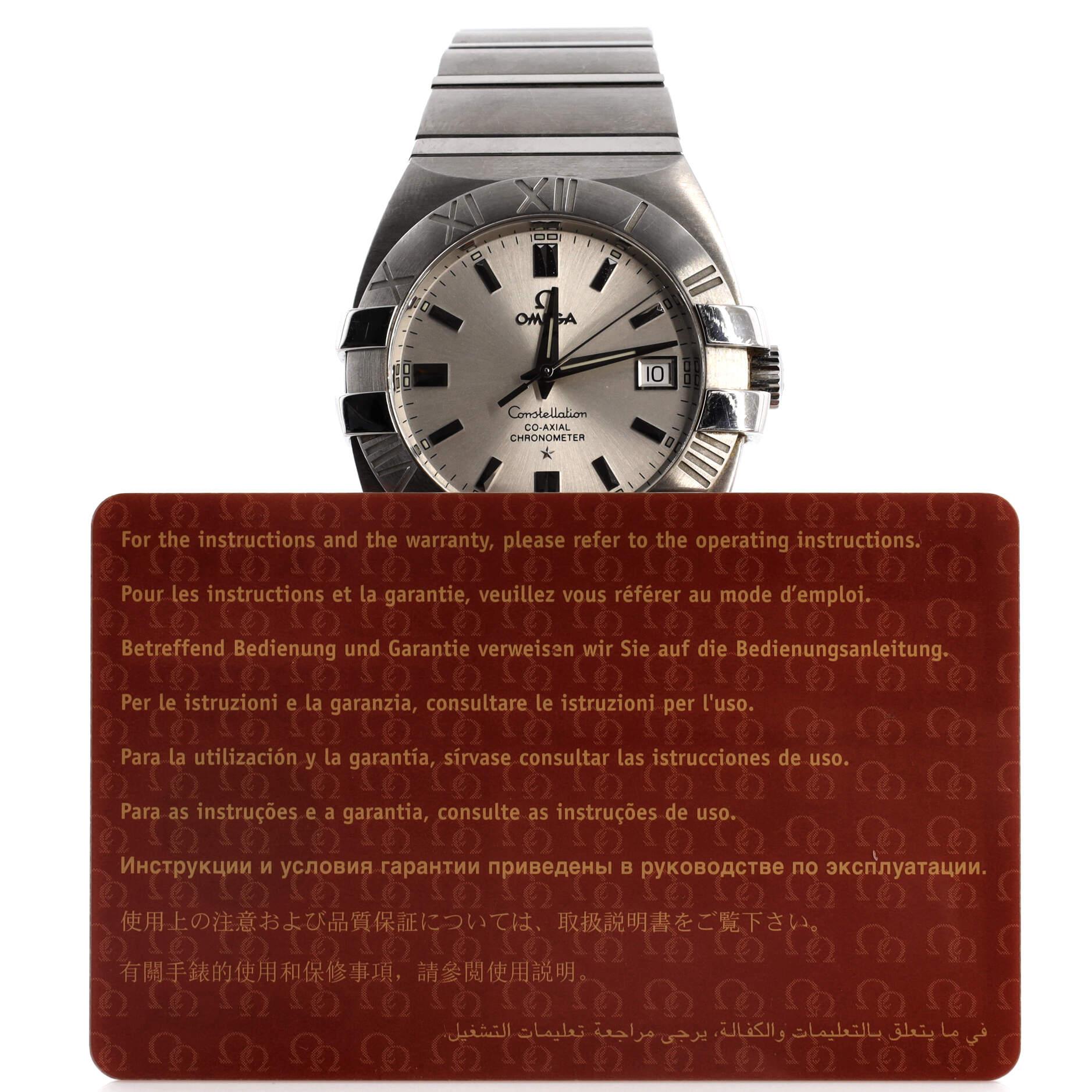 Zustand: Großartig. Mäßige Kratzer und Gebrauchsspuren. Abnutzung und Kratzer auf Gehäuse und Armband.
Zubehör: Garantiekarte - undatiert
Abmessungen: Größe/Breite des Gehäuses: 40 mm, Höhe der Uhr: 11 mm, Breite des Bandes: 25 mm, Umfang des