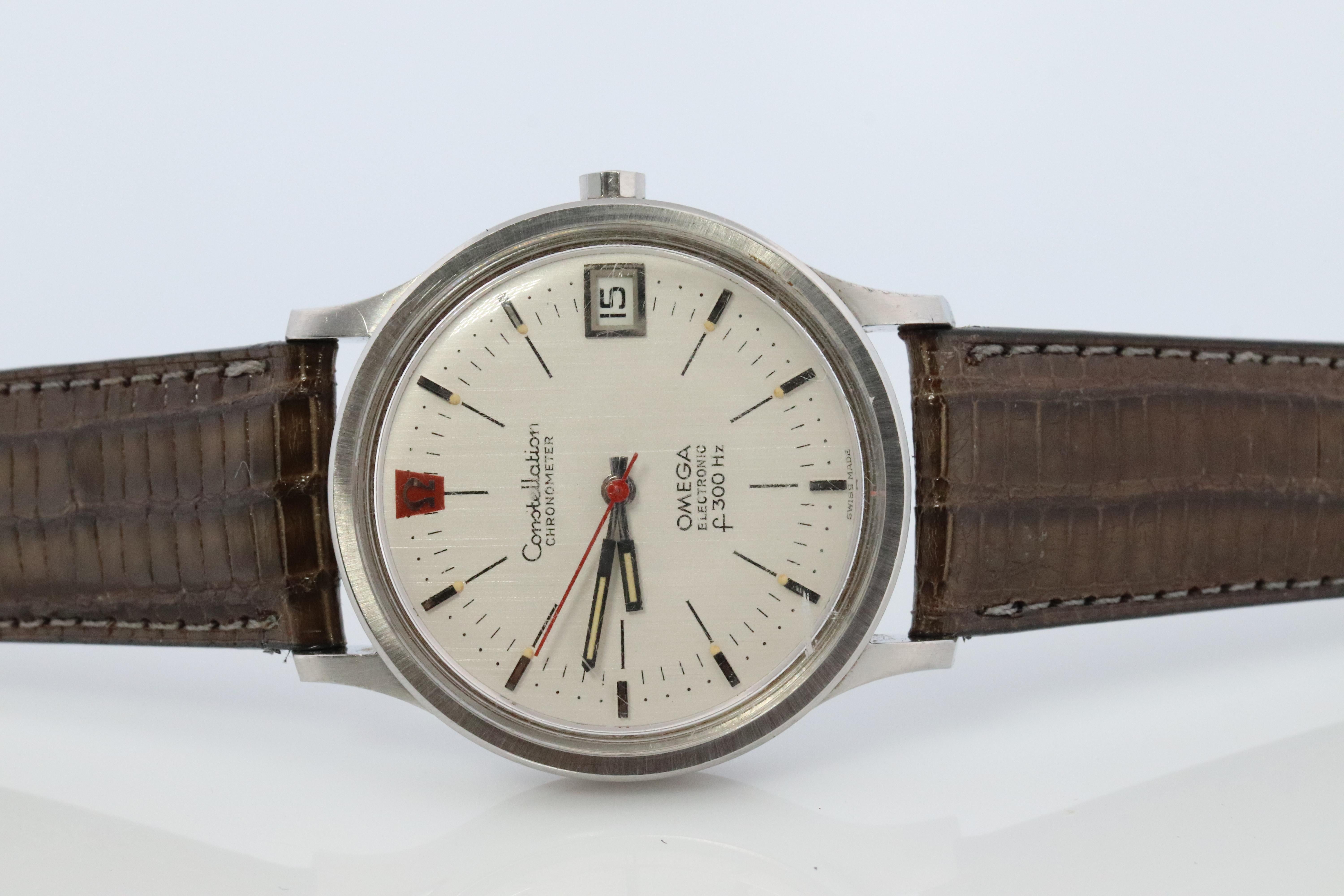 Vintage 1970s Omega Electronic Constellation Chronometer
ref F300 Hz


Condition: Works and keeps time. Excellent condition for the Age. New Battery

Engraved J.A.F 1977 Raytheon on the back case.

Details:
35mm x 11.5mm case
4mm crown
Brand New