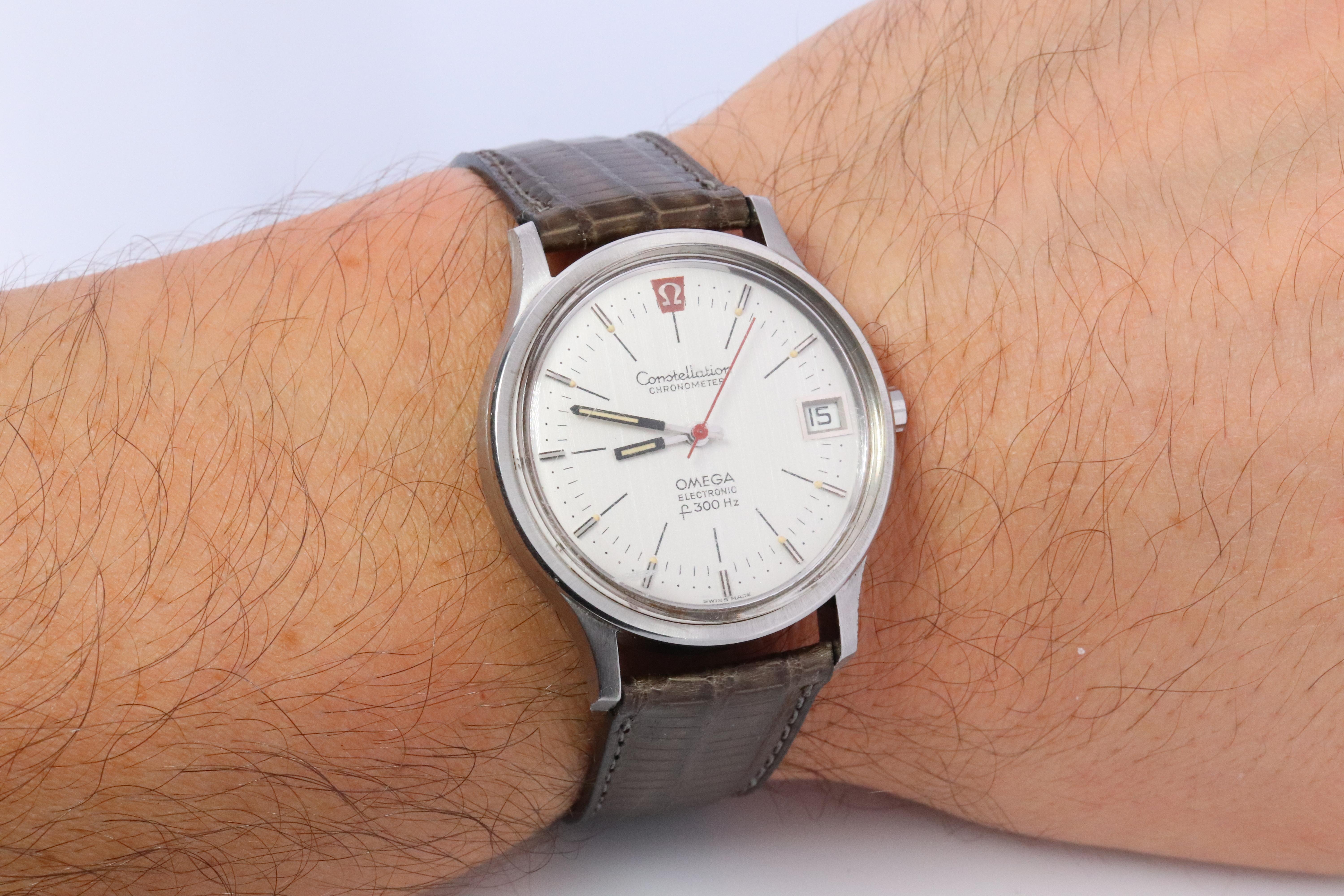 Modern OMEGA Constellation Electronic. Mens Omega Watch F300 Constellation Chronometer For Sale