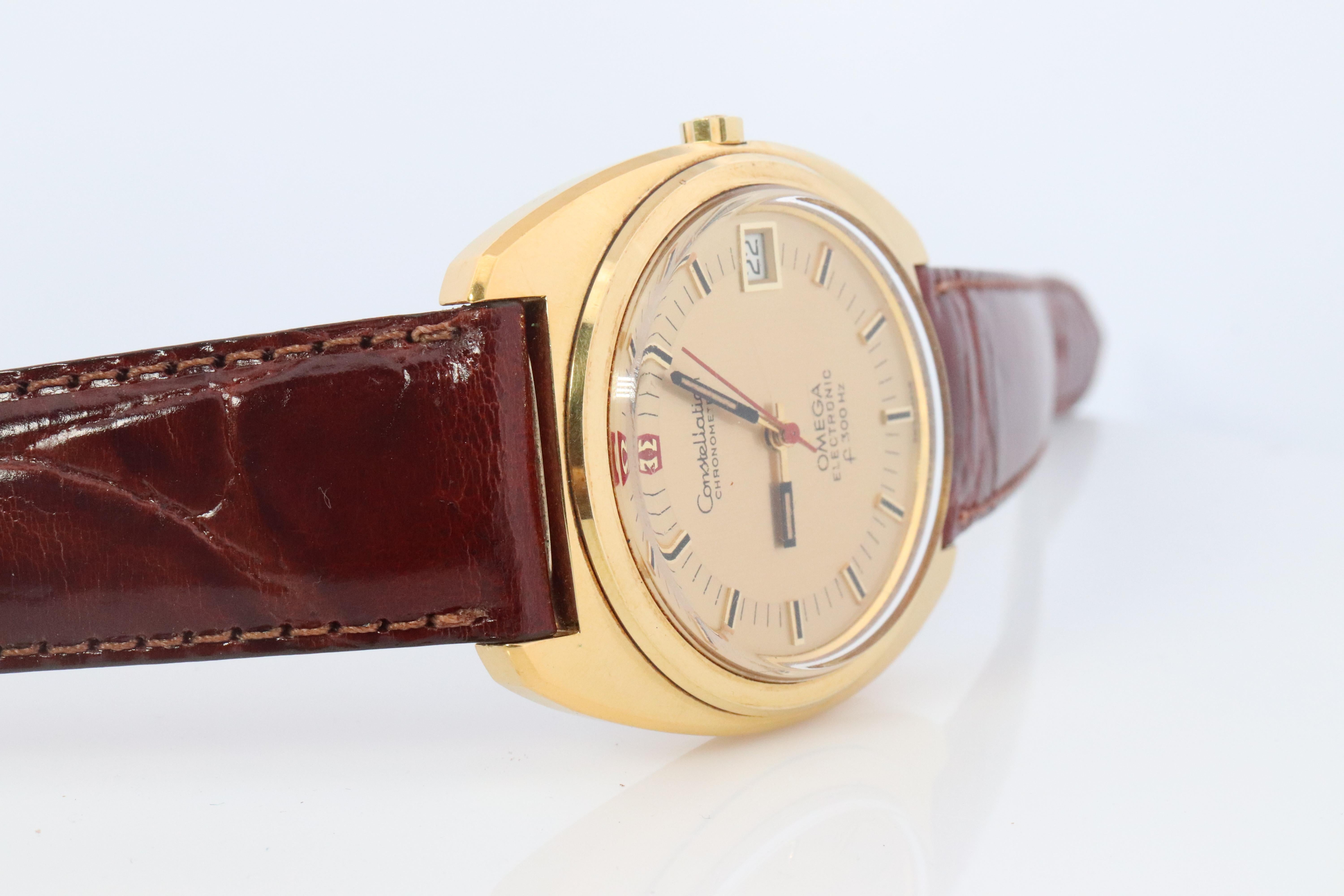 Modern OMEGA Constellation Electronic. Mens Omega Watch F300 Constellation Chronometer For Sale