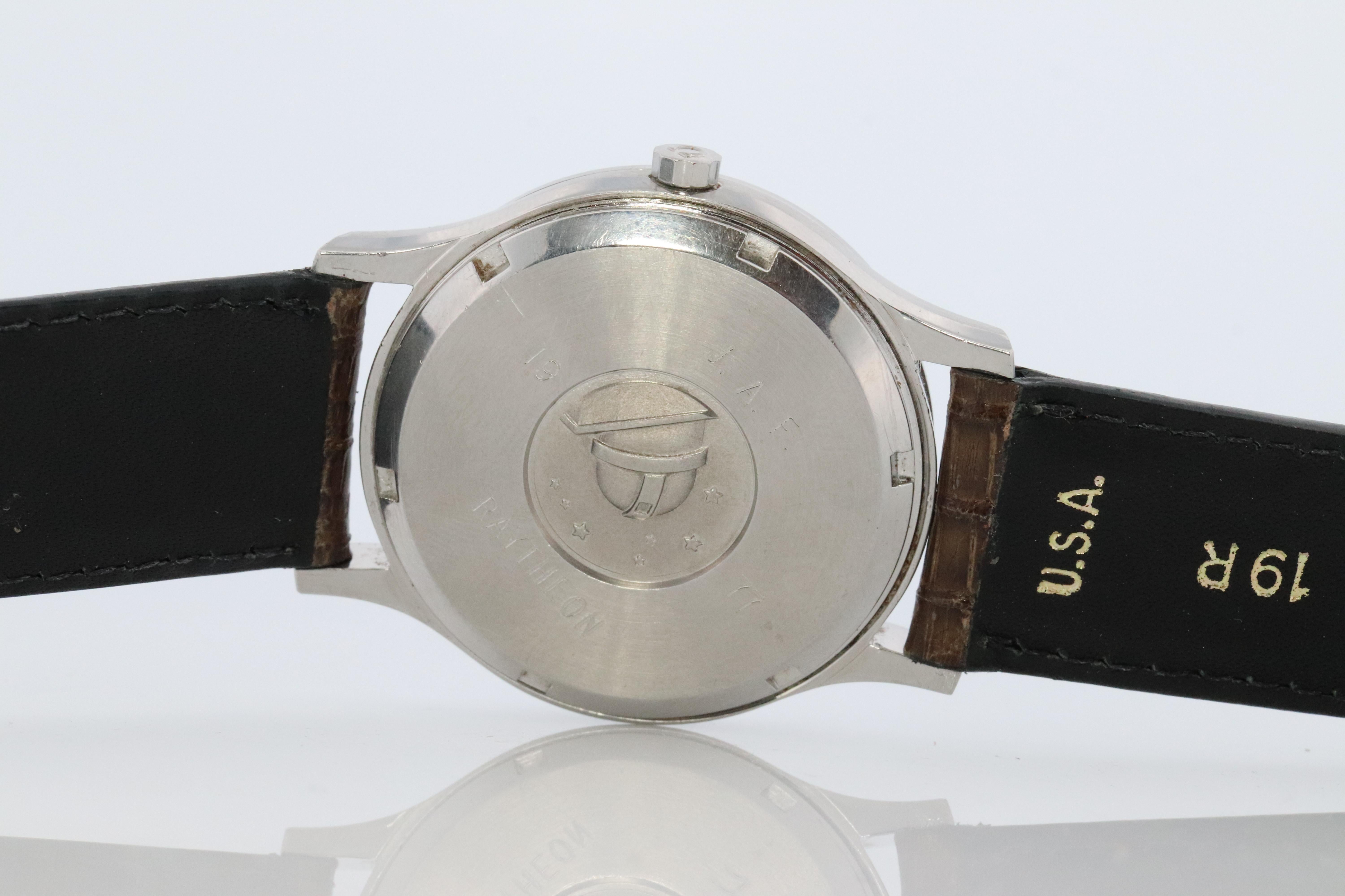 OMEGA Constellation Electronic. Mens Omega Watch F300 Constellation Chronometer For Sale 3