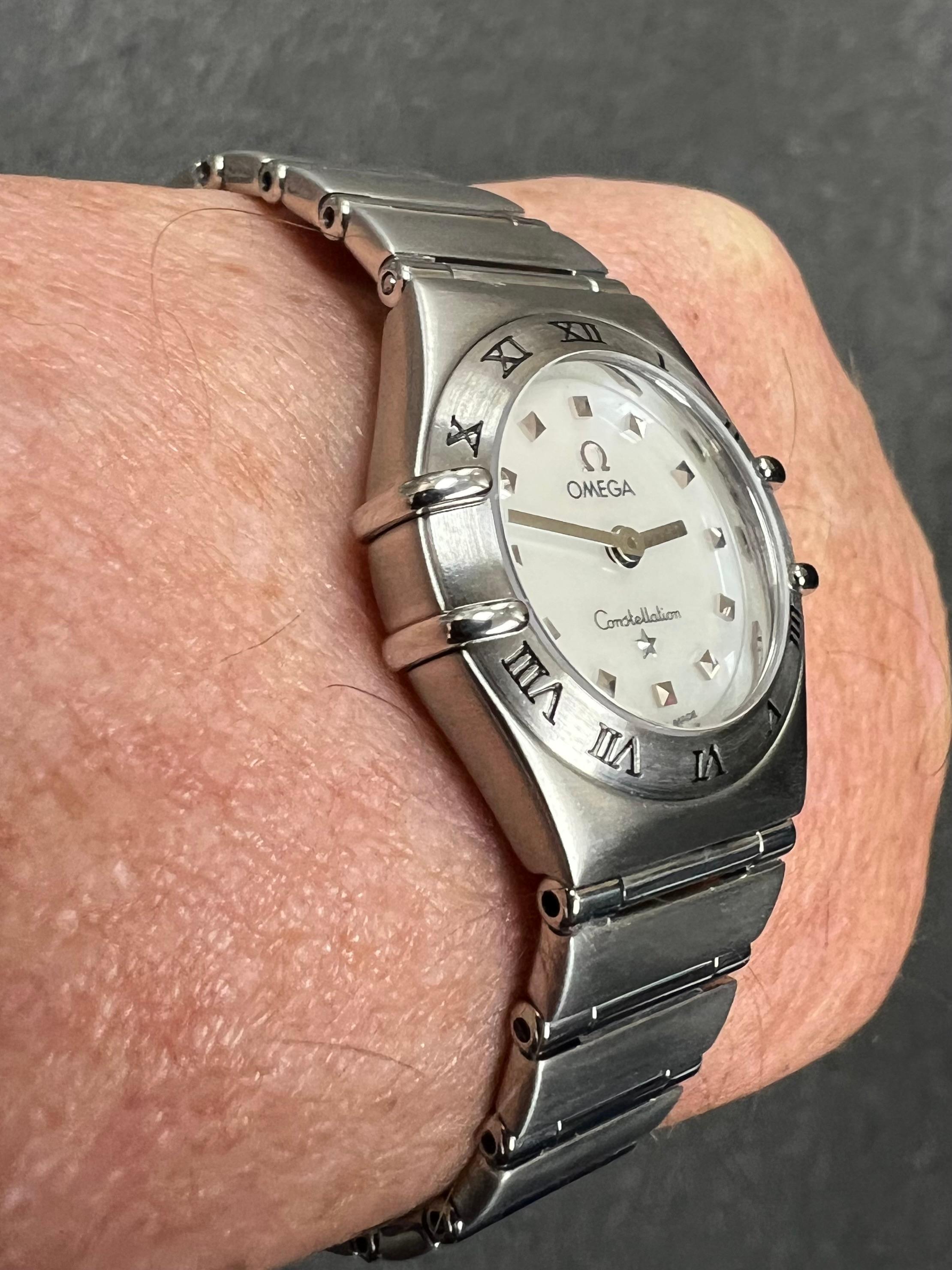 Omega Constellation Ladies Mother Of Pearl Dial Quartz Stainless Wristwatch In Good Condition For Sale In Los Angeles, CA