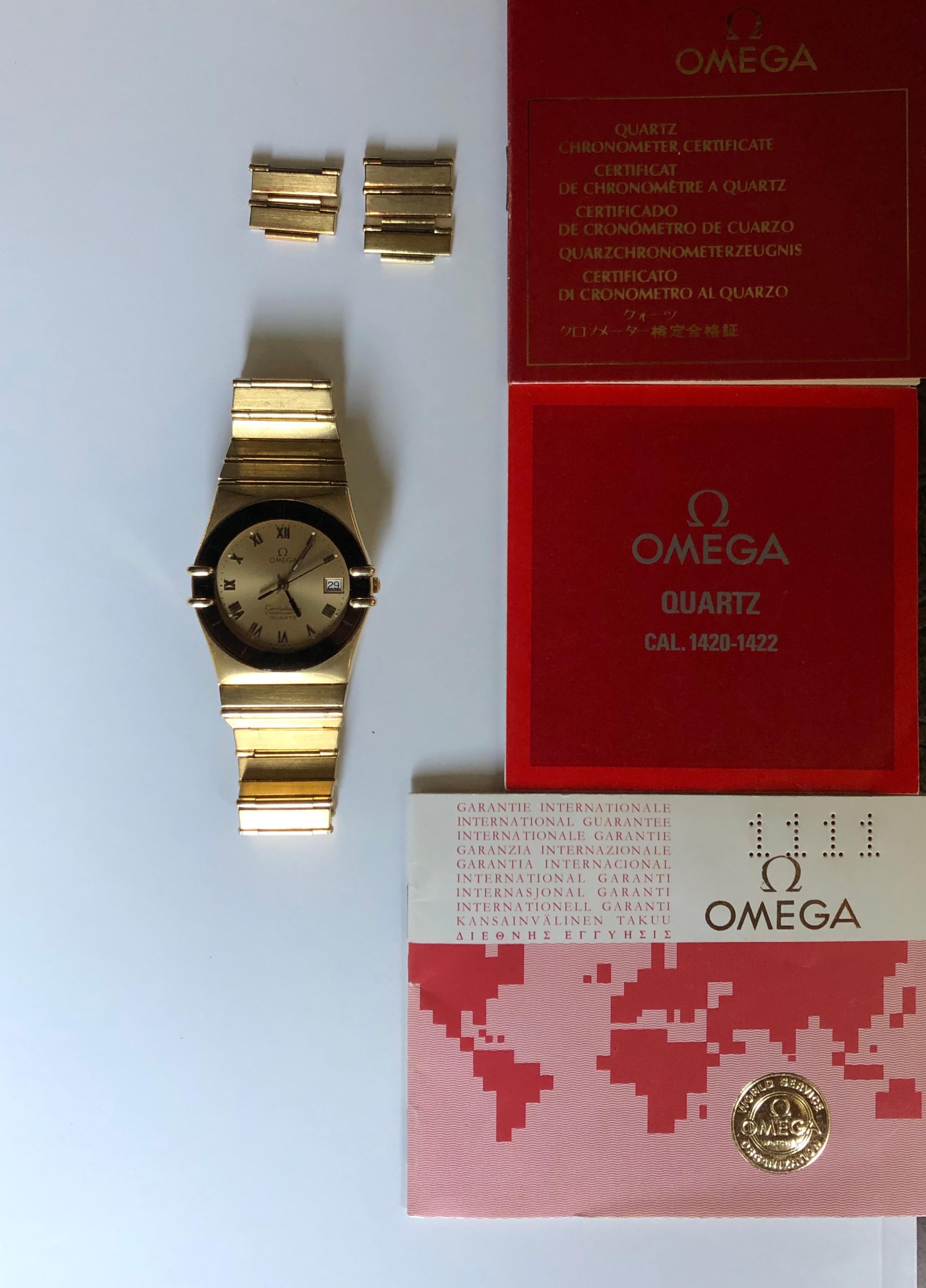 18K Yellow Gold Omega Constellation Manhattan Quartz. This watch is sold with its original  documents and its warranty. A truly iconic Omega watch. 
18K gold watch crown with black enamel, 18K original yellow gold clasp, 18K original yellow gold