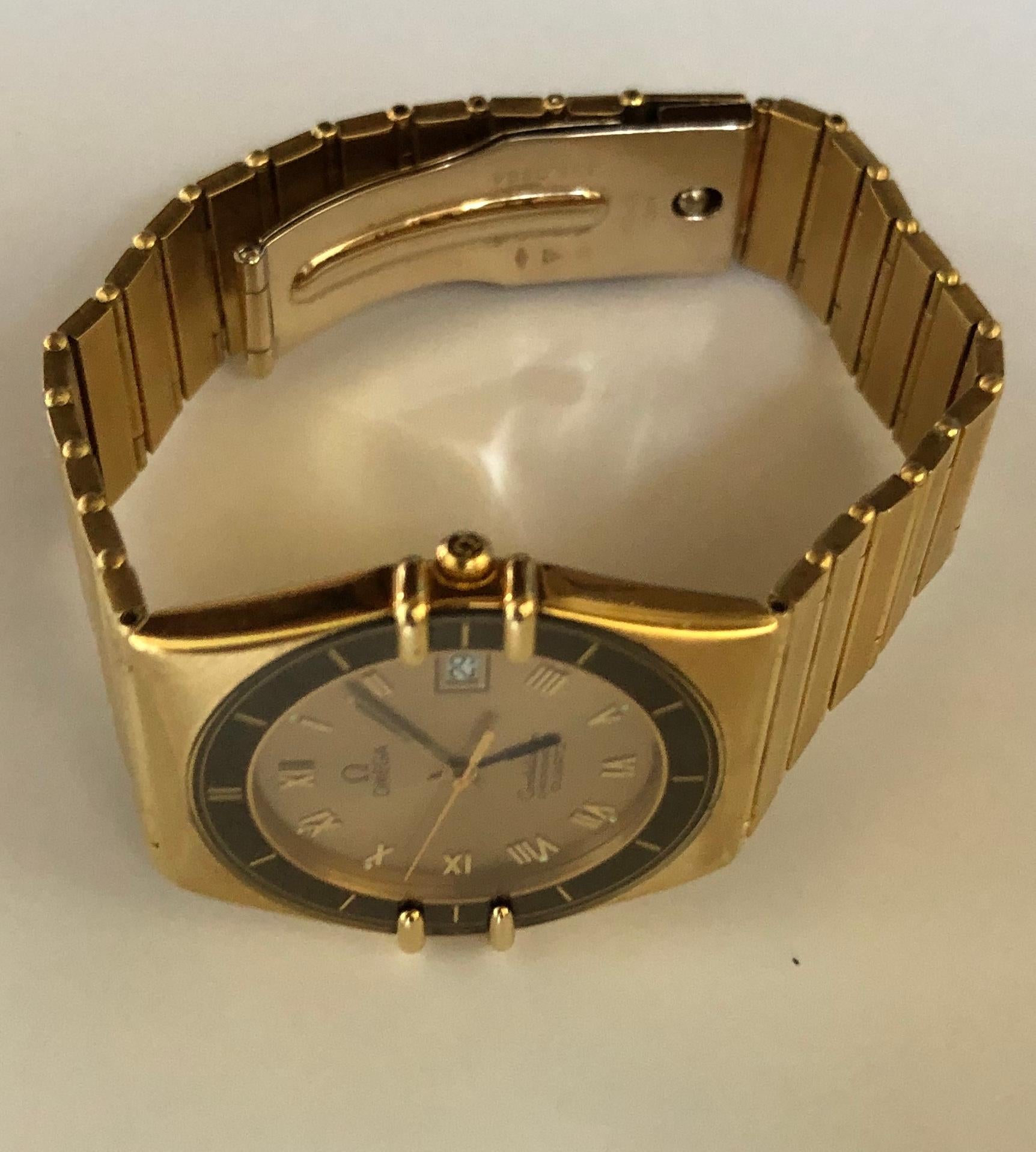 Omega Constellation Manhattan Watch Full 18 Karat Yellow Gold In Good Condition In Crema, Cremona