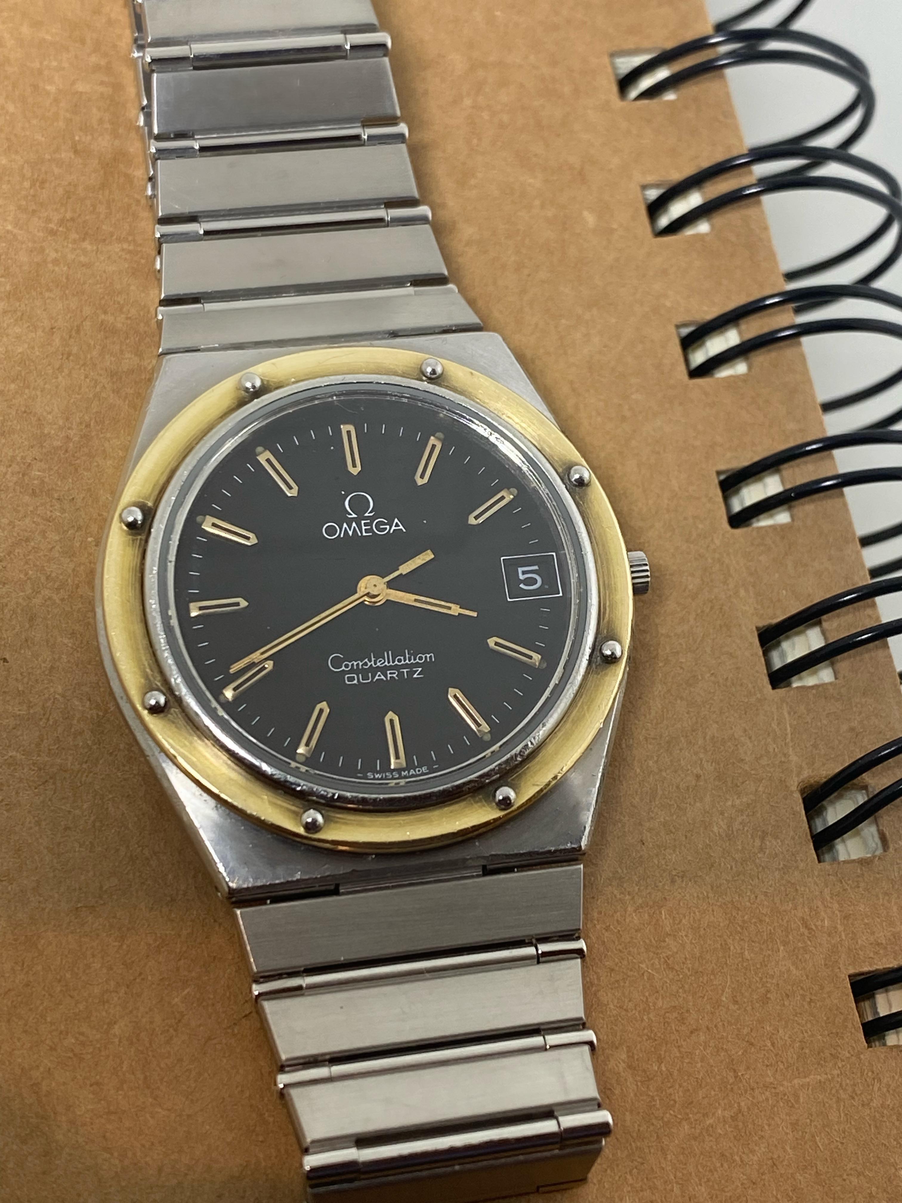 Sie stehen für Stil, Luxus, Liebe zum Detail, robuste Funktion und vor allem für höchste Präzision, 
Diese seltene Omega Constellation ref 1332 ist eine vielseitige Vintage-Armbanduhr aus den 1980er Jahren, 
hergestellt in S/Stahl

Sein markantestes