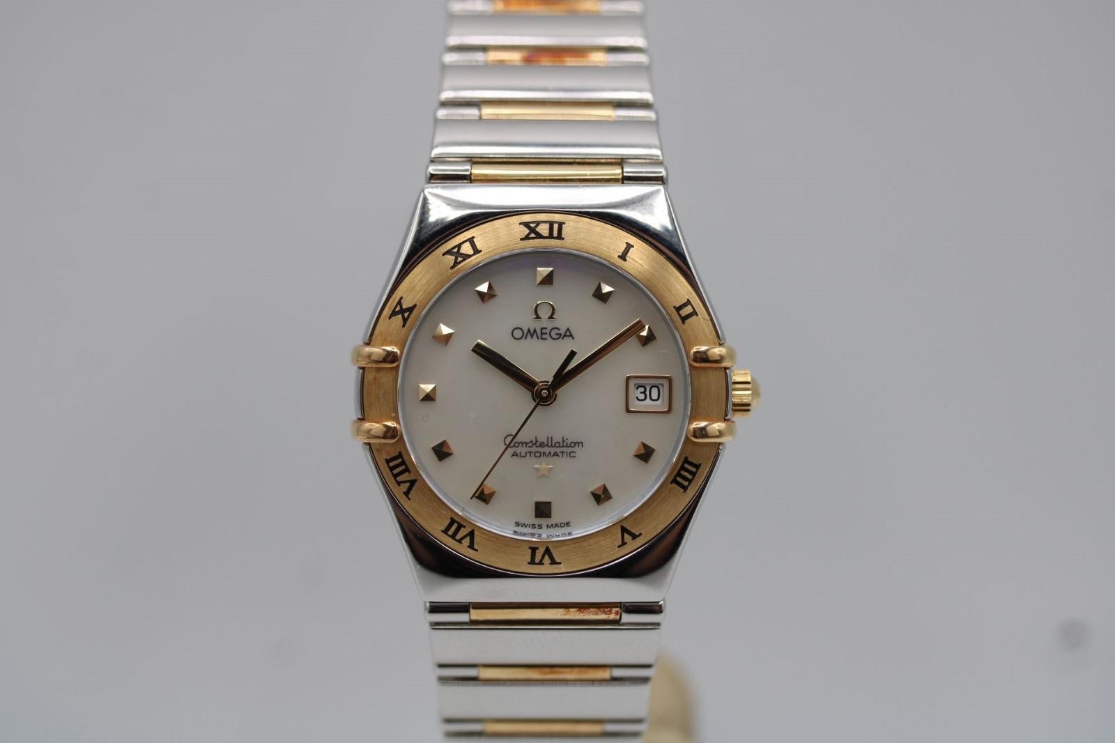 Diese Omega Constellation 1391.71.00 aus der 'M Choice' Reihe ist eine schöne Uhr, genau die richtige Größe für viele bei 27mm (größer als die meisten ähnlichen Modellen zum Verkauf) und ist perfekt mit inneren und äußeren Box, Handbücher und