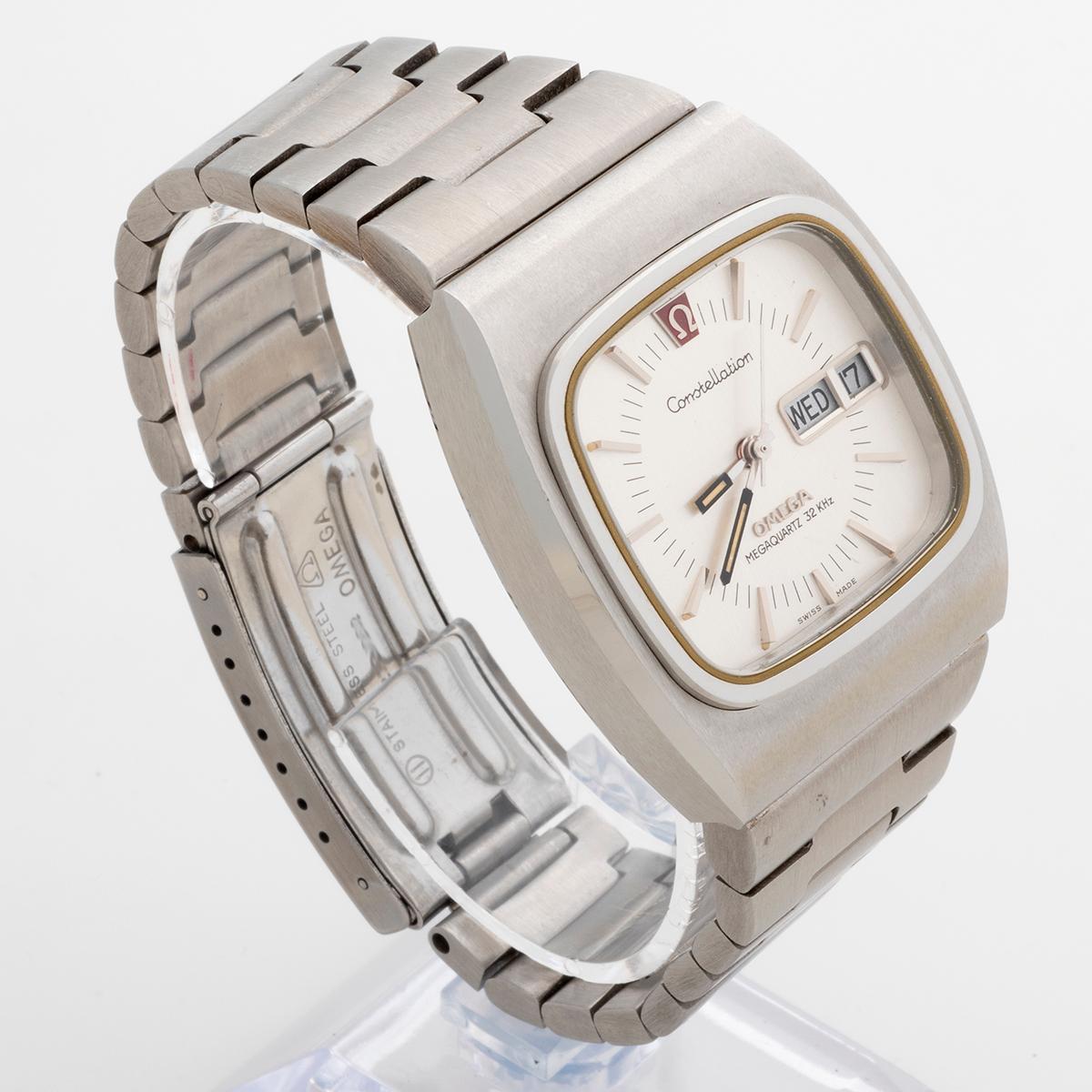 Our vintage and rare Omega Constellation Omega Constellation Megaquartz 32KHZ (electronic) with 1310 cal movement, dual reference 19600162960811, has the desirable TV screen style case and features a day and date complication. This example is