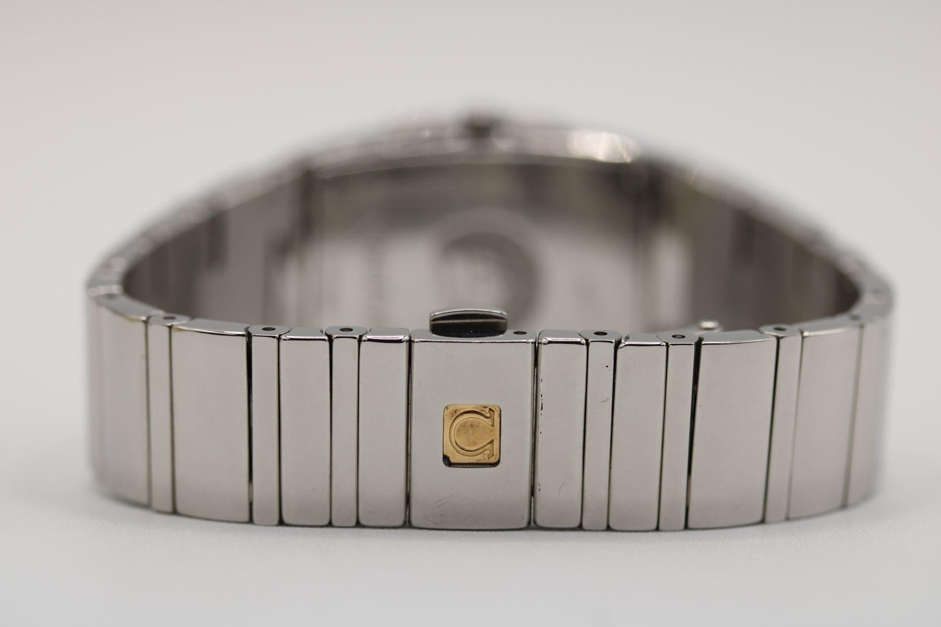 Watch: Constellation Quadrella 1586.70.00 Full Set 1998 (undated)
Stock Number: CHW5078


This fabulous Omega Constellation is presented as a complete full set having had a recent polish and a battery change. The watch is offered with inner and