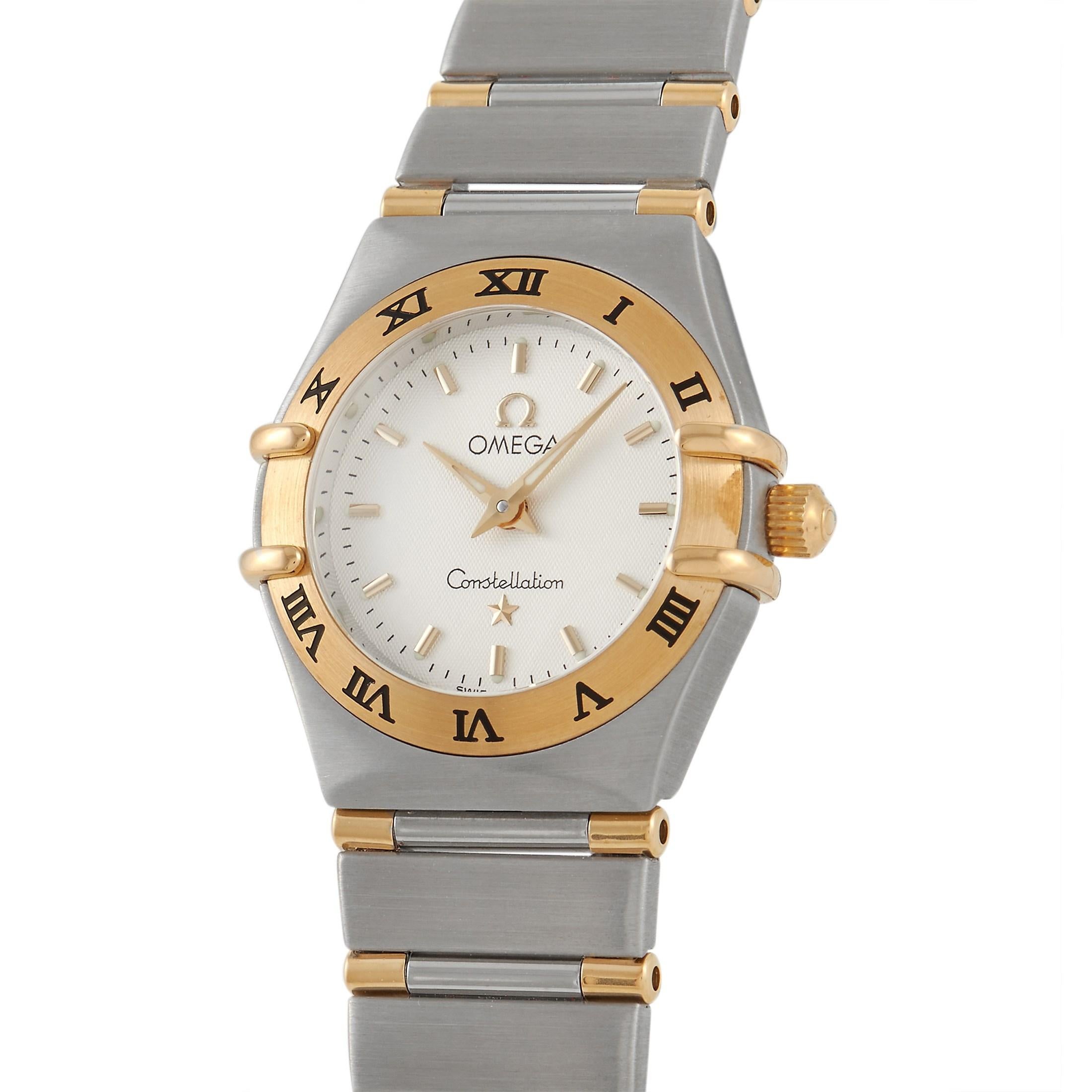 With a wonderfully feminine appeal, it will be easy to fall in love with the Omega Constellation Quartz Mini Ladies Watch 1362.30.00. This timepiece displays an exquisite two-toned finish. The 22.5mm case is fashioned in 316L stainless steel-yellow