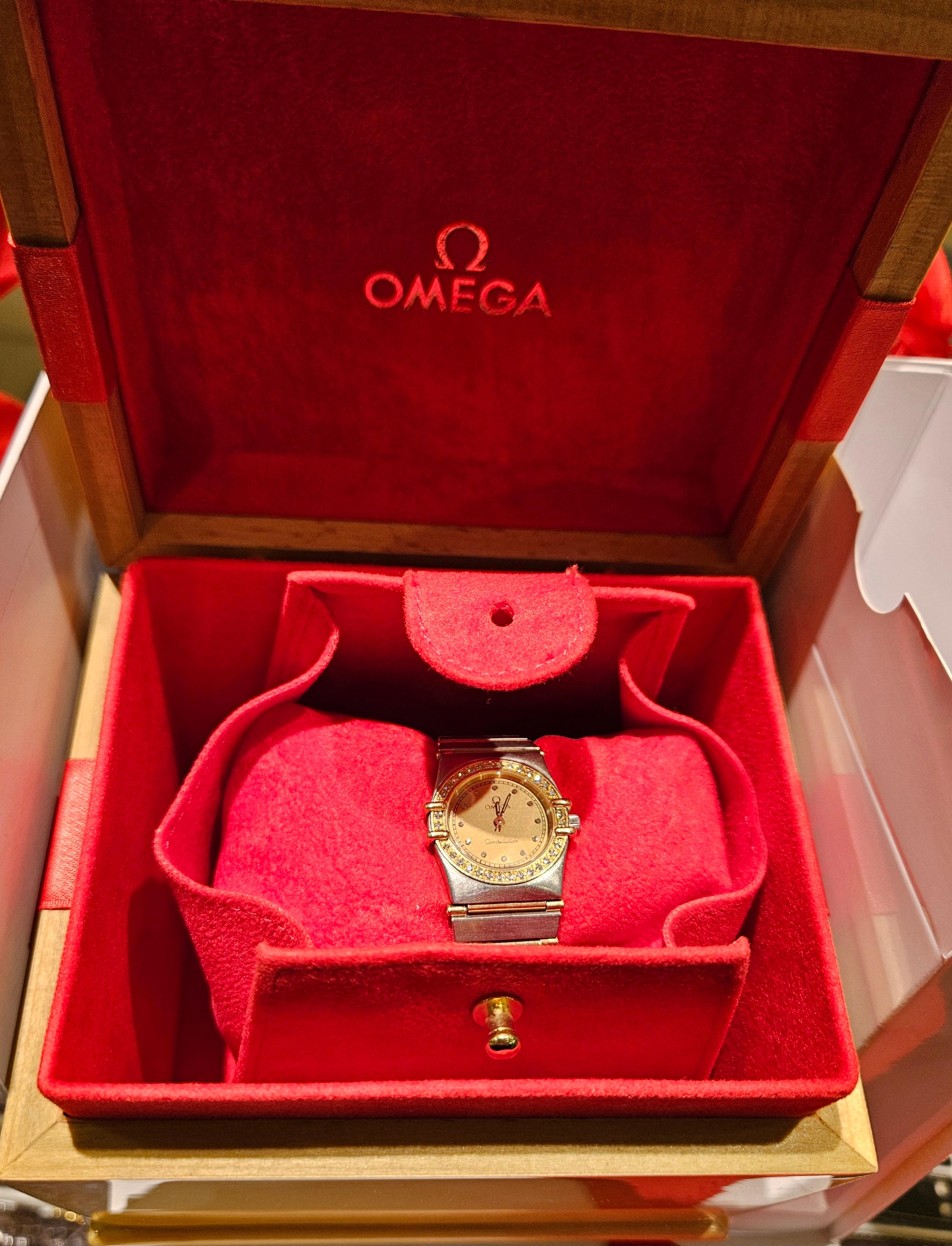 Montre-bracelet Omega Constellation à quartz, or et acier, diamètre 24 mm en vente 10