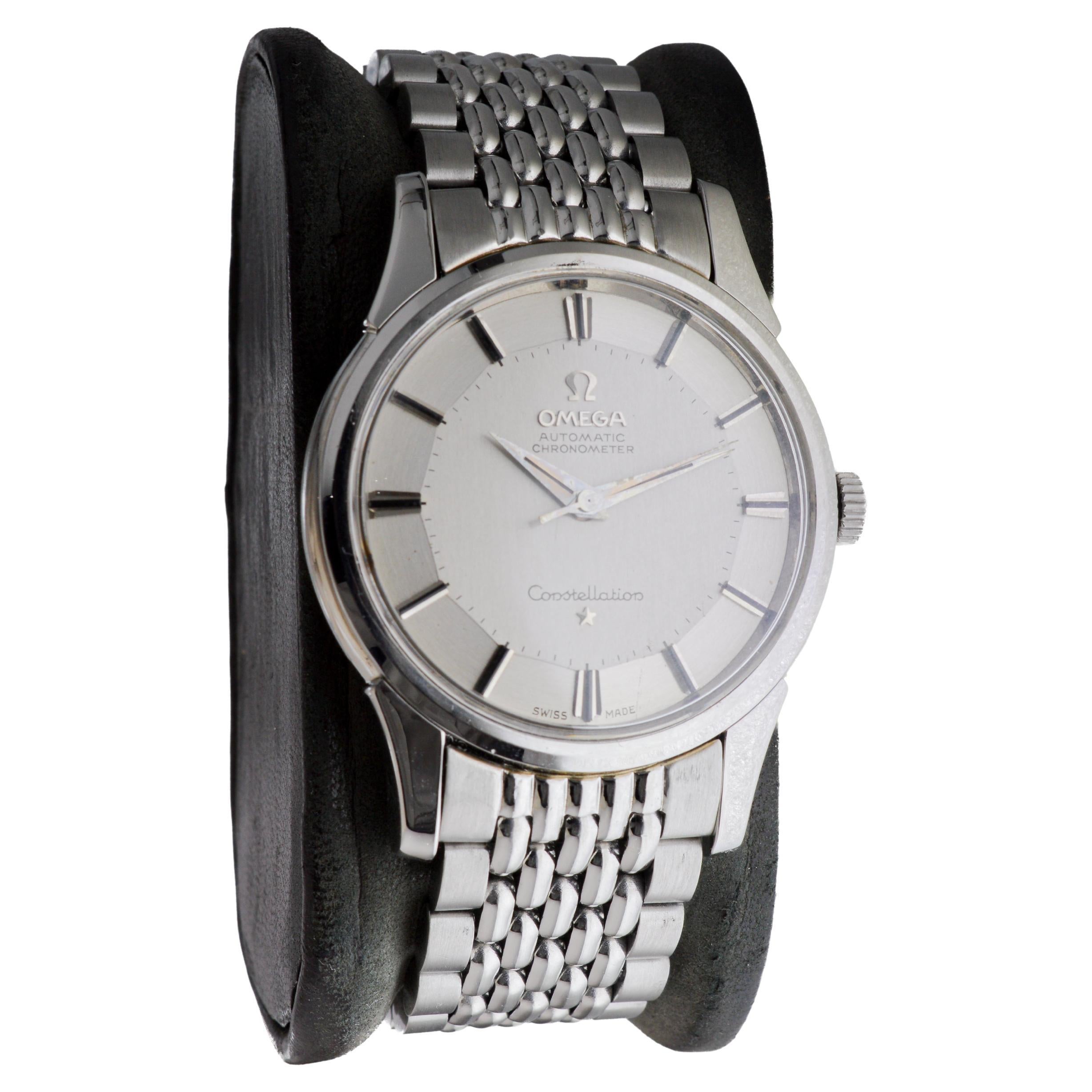 Moderne Omega Constellation en acier inoxydable avec cadran et bracelet d'origine années 1950 en vente