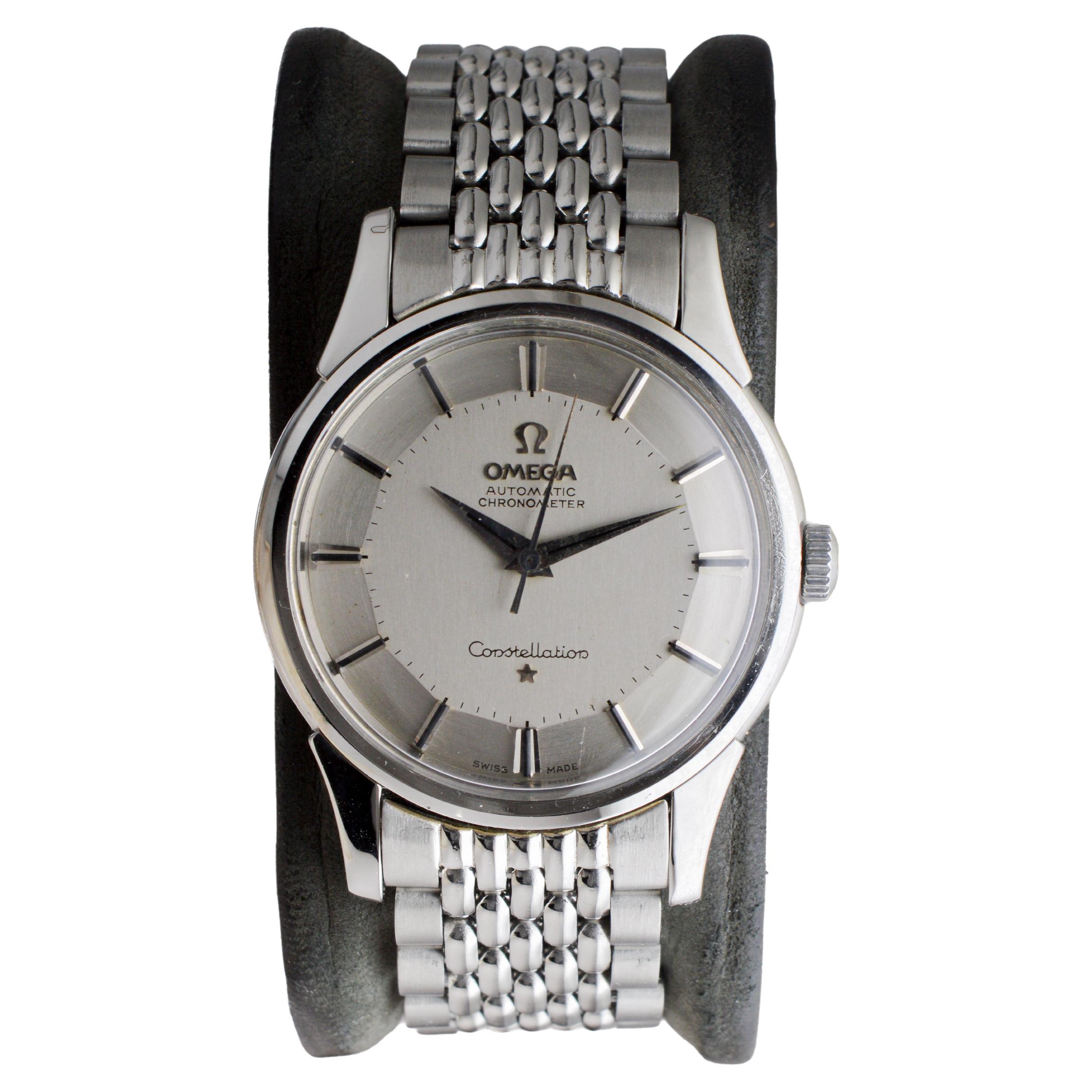 Omega Constellation en acier inoxydable avec cadran et bracelet d'origine années 1950 Excellent état - En vente à Long Beach, CA