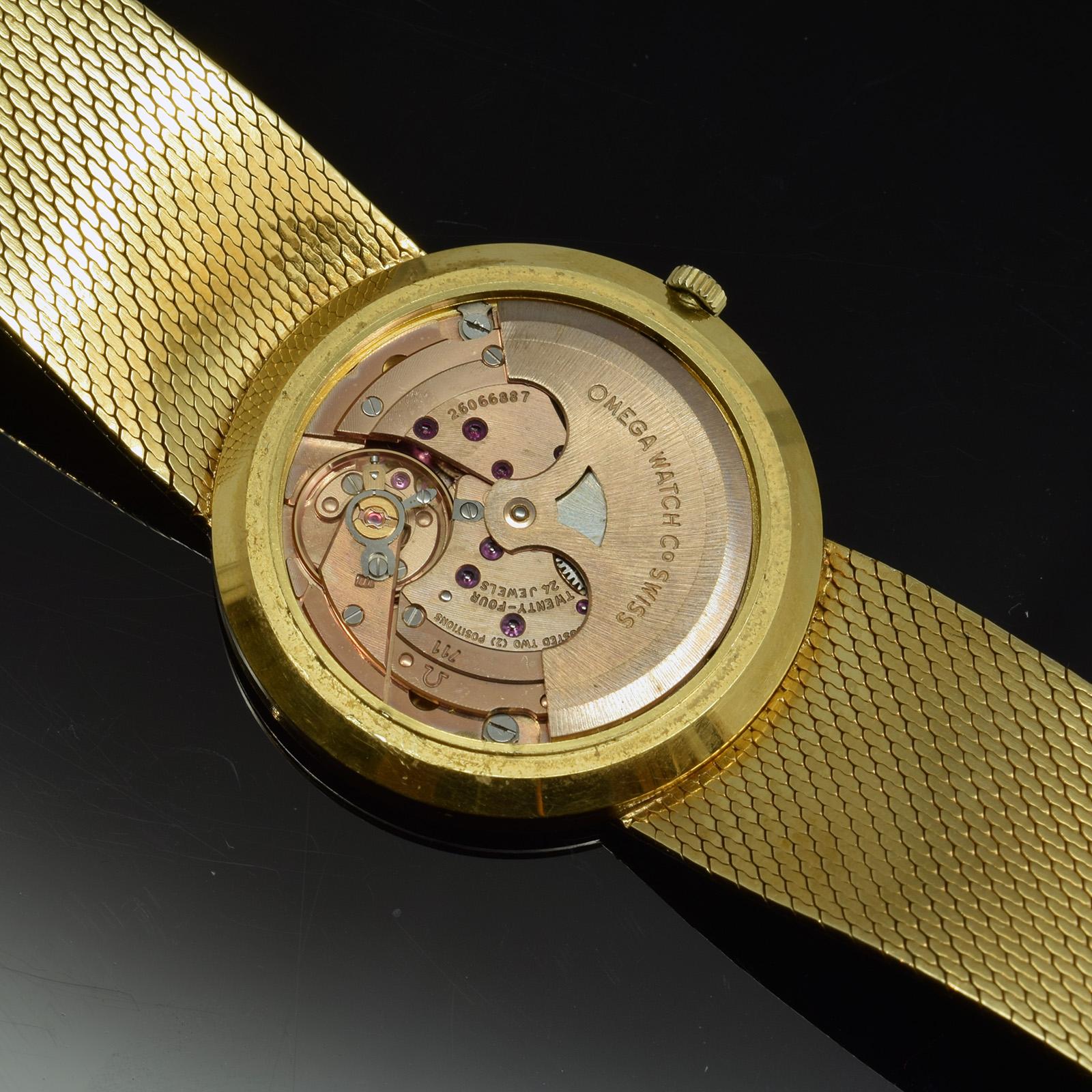 Omega Constellation vintage with case, bracelet and engraved dial all in gold For Sale 4