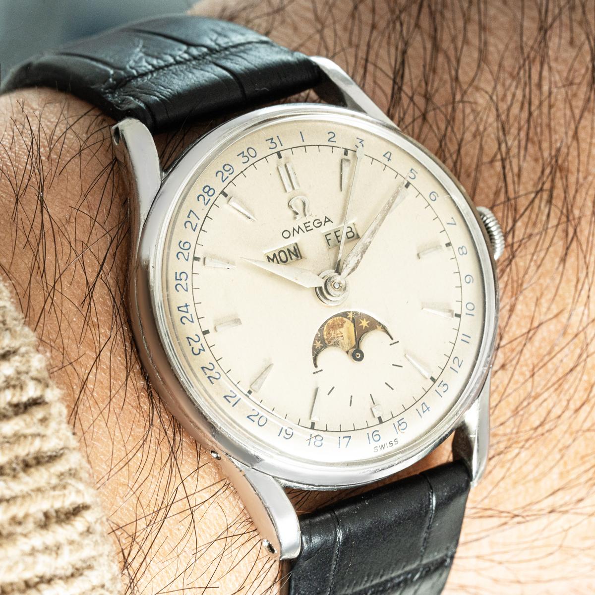 Omega Cosmic Triple Date Calendar Moonphase 35mm In Excellent Condition For Sale In London, GB