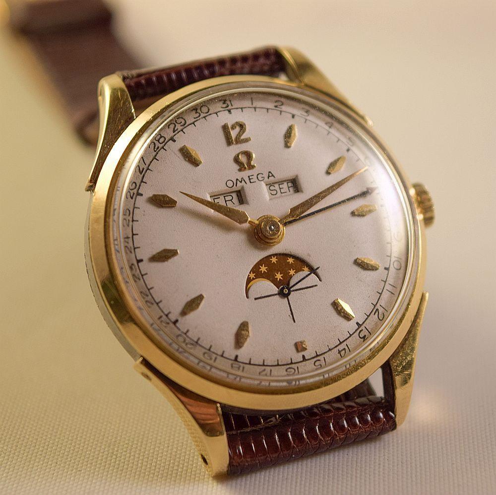Omega Cosmic triple date moon phase ref 2606-4
1950's Gold plated case with steel back
Just serviced excellent condition.
Original dial is very attractive signed Omega.
Raised Omega emblem and hour markers-date
Original gold hands with red arrow