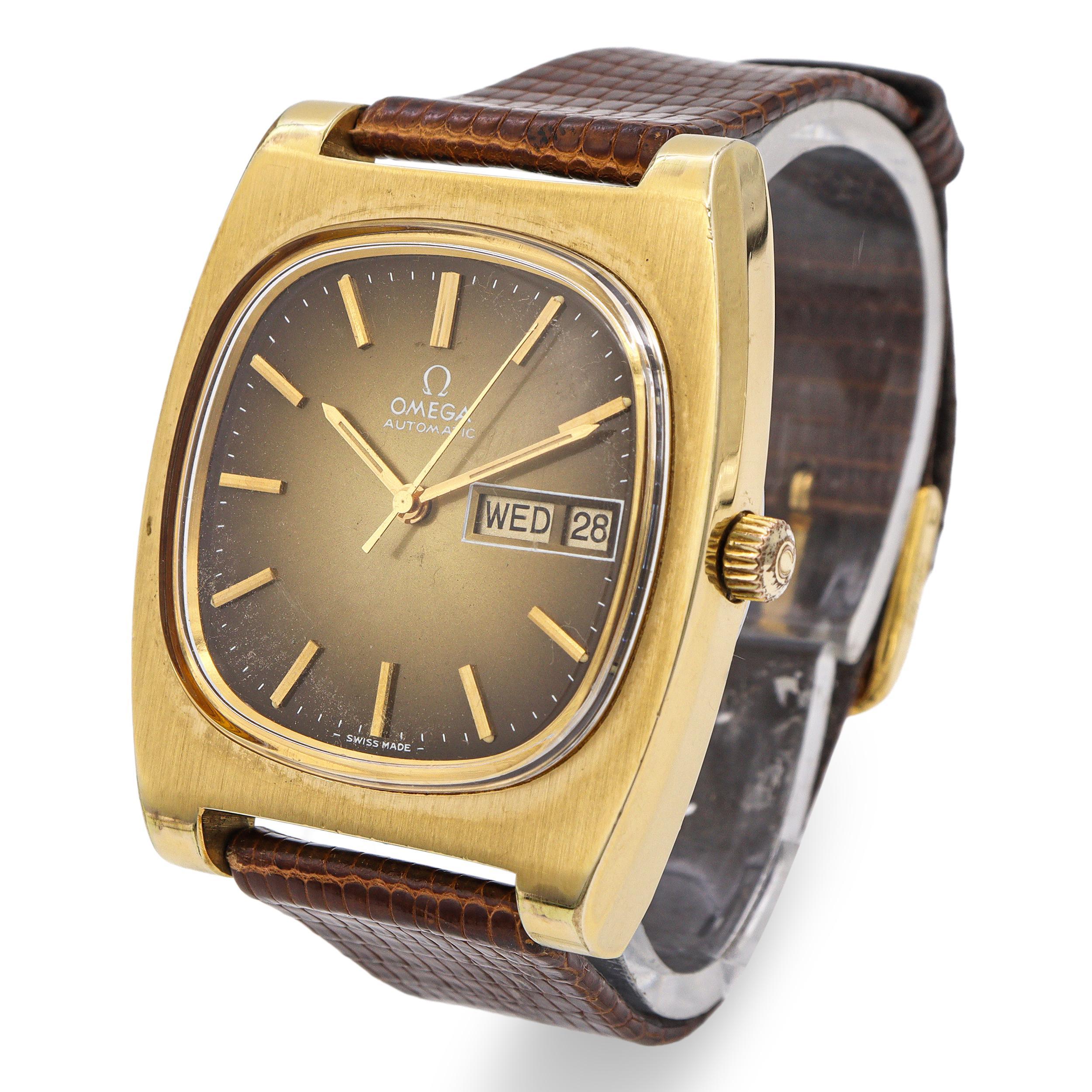 Atractivo reloj de pulsera automático vintage Omega de caballero, referencia 1660188, impulsado por el fiable movimiento Omega Calibre 1020. El reloj presenta una cálida esfera marrón dorado con índices aplicados en tono dorado y agujas a juego,