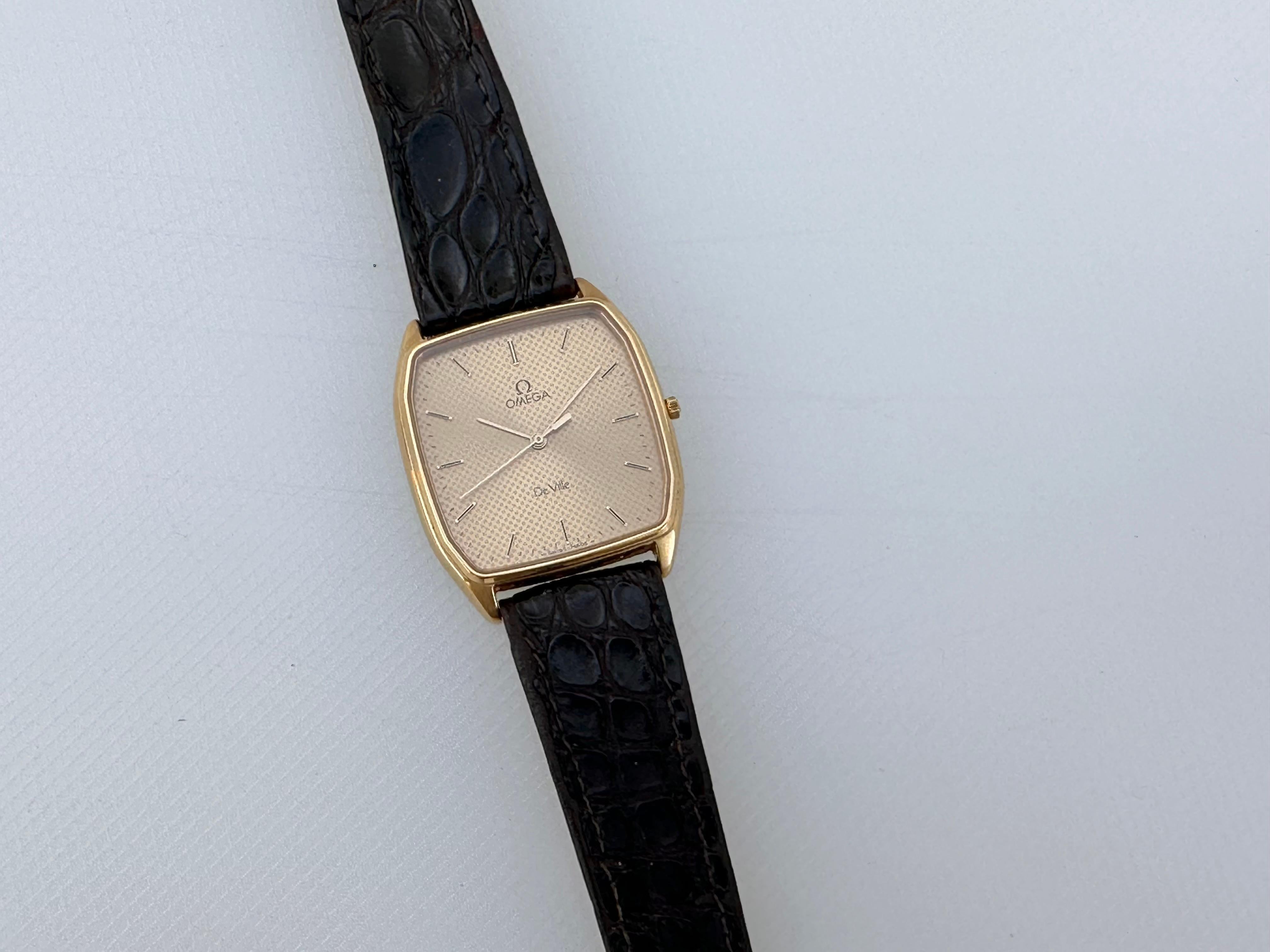 Omega De Ville 1417 Vintage Superb Gold Plated Rare Dotted Dial Watch For Sale 3