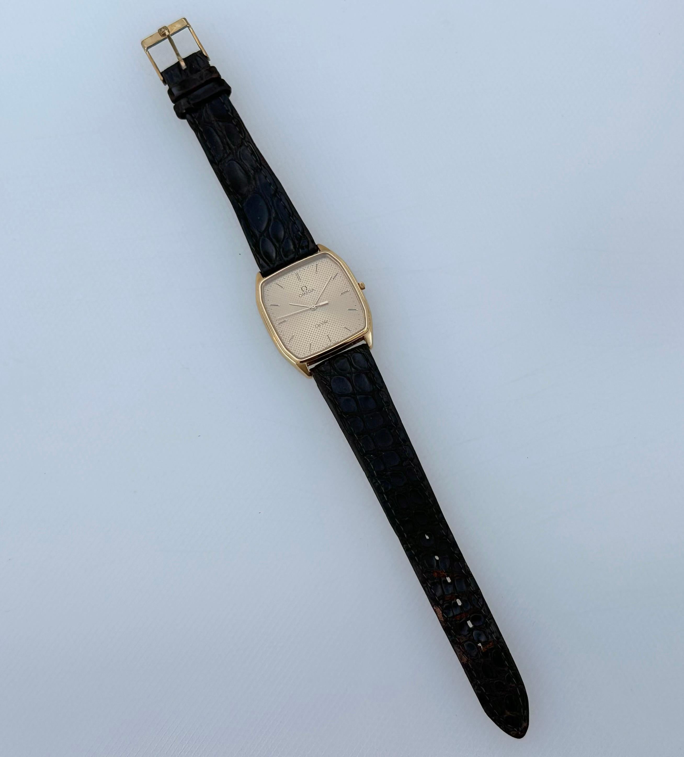 Omega De Ville 1417 Vintage Superb Gold Plated Rare Dotted Dial Watch For Sale 4
