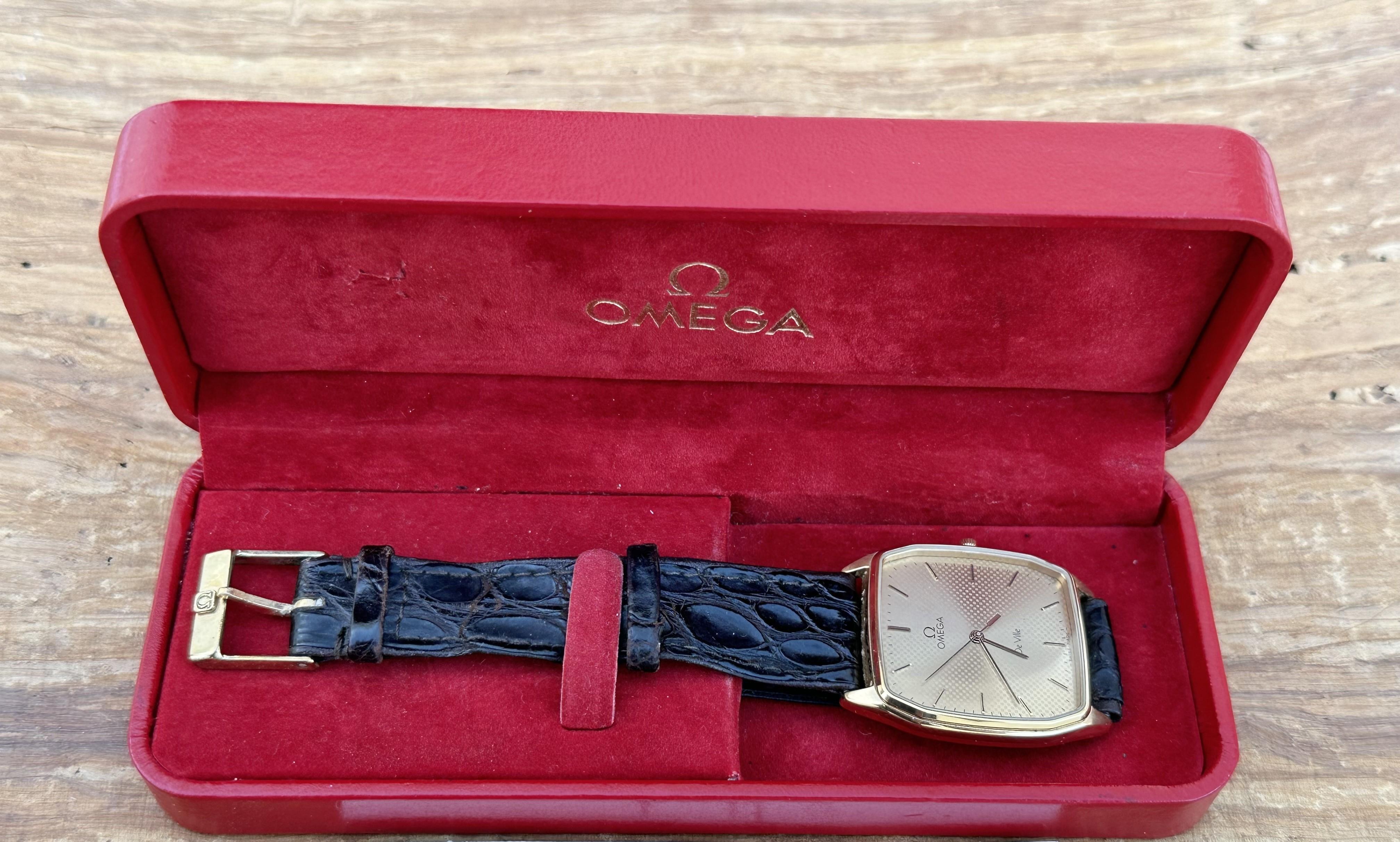 Brand: Omega

Model: De Ville

Country Of Manufacture: Switzerland

Movement: Quartz 1417

Case Material: Gold Plated Stainless steel

Measurements : Case width: 30 mm. (without crown)

Band Type : Omega Leather With Signed Buckle

Band Condition :