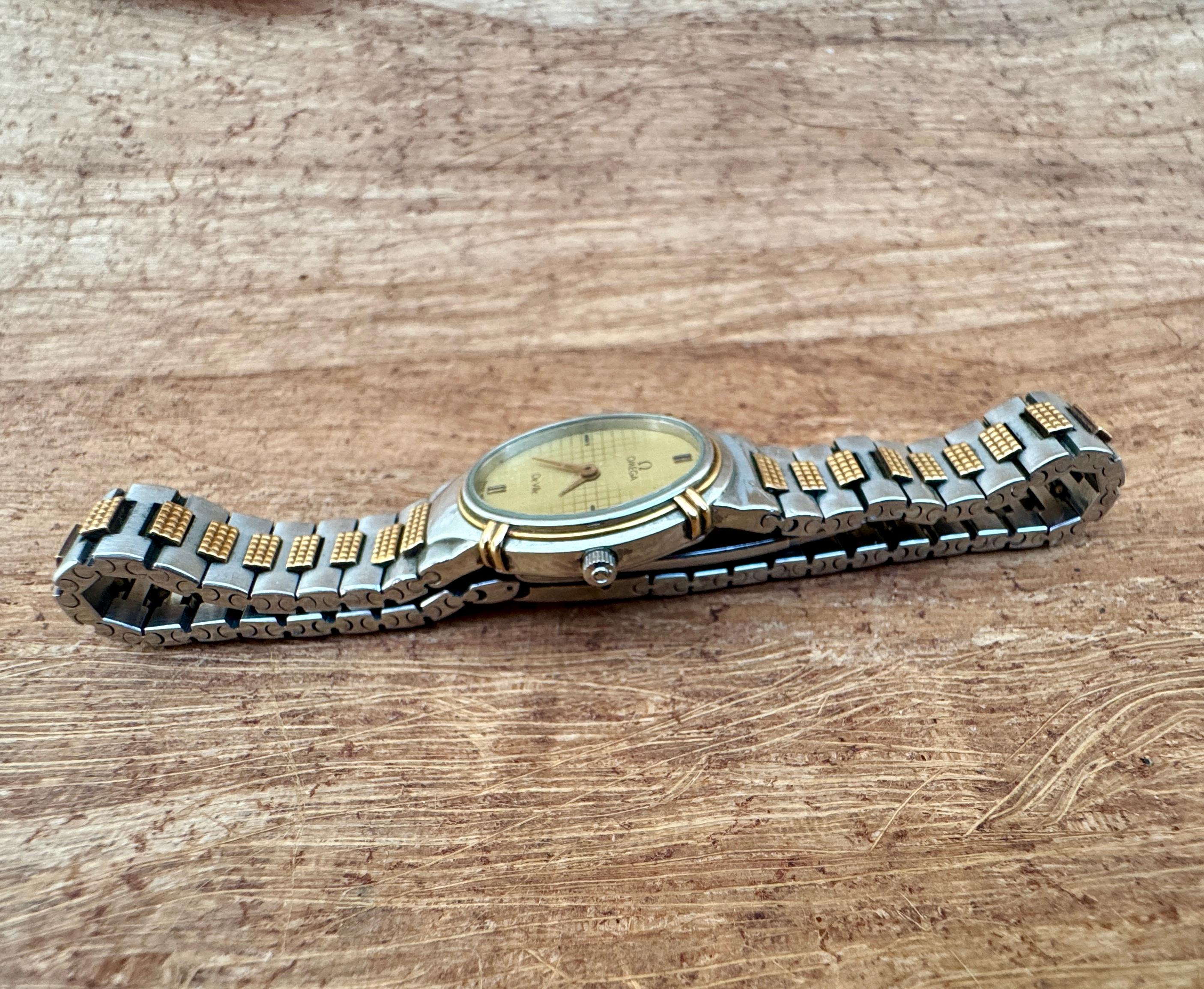 Omega De Ville 1450 Montre à cadran Quadri champagne doré en acier et or pour femmes en vente 2
