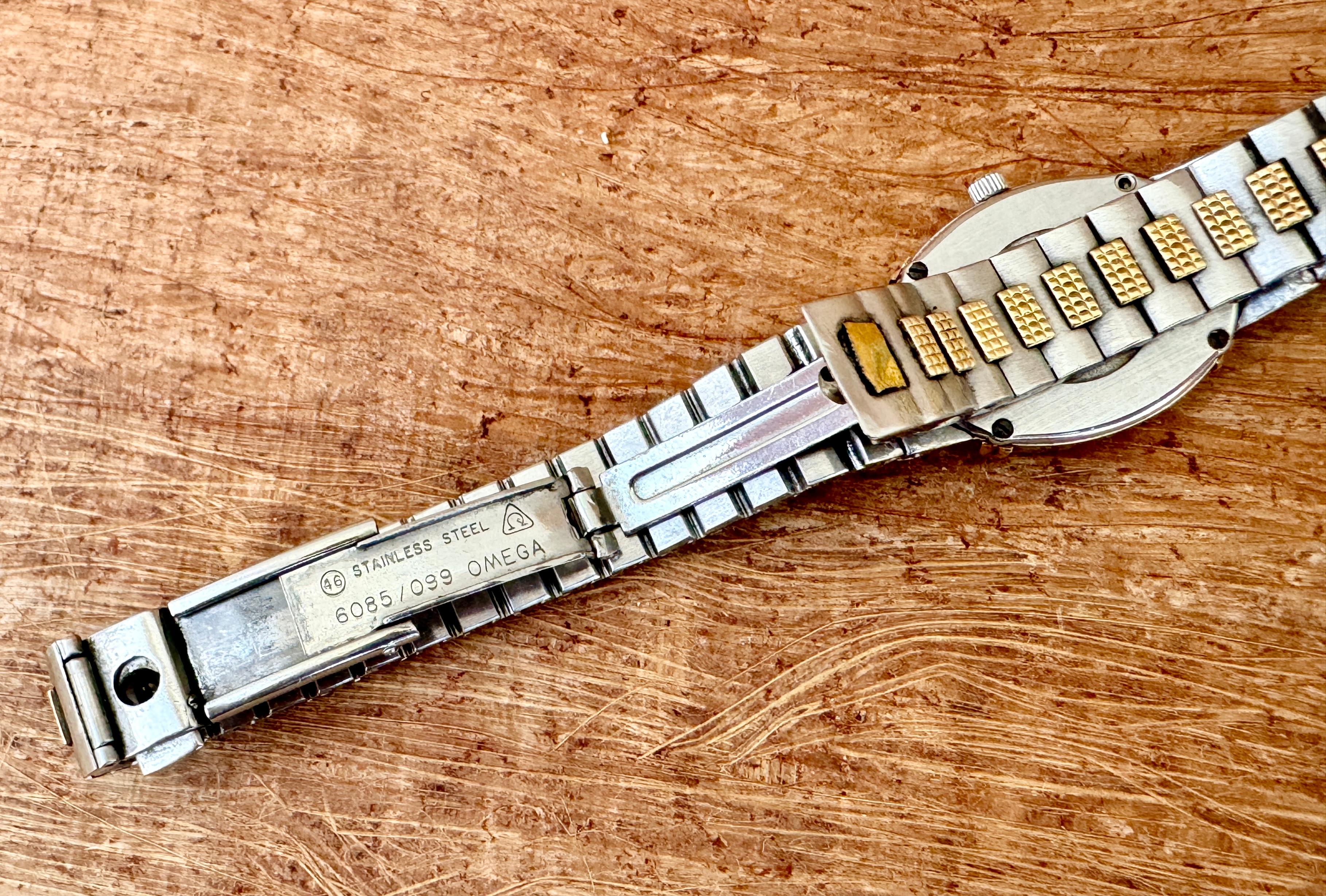 Omega De Ville 1450 Montre à cadran Quadri champagne doré en acier et or pour femmes en vente 5