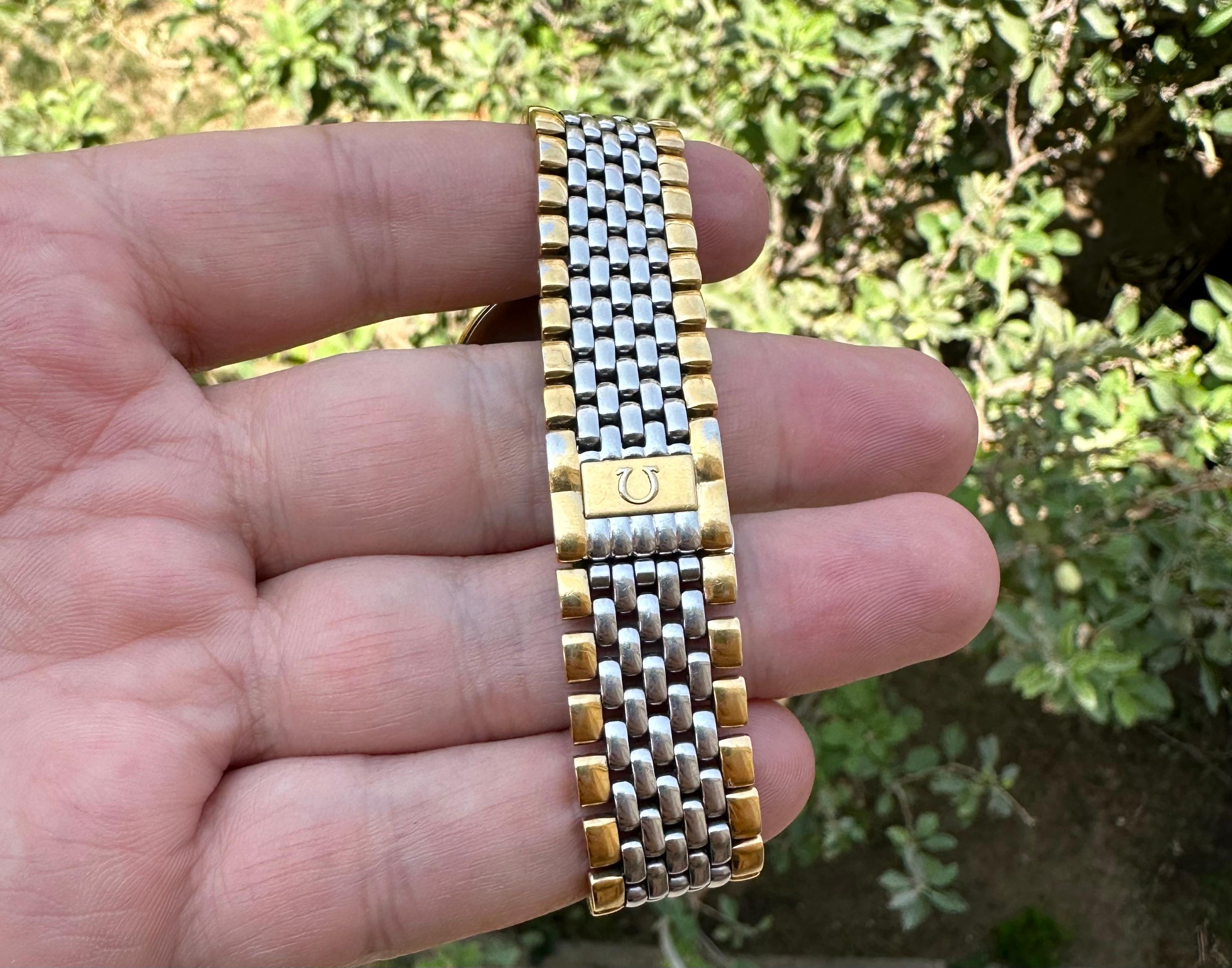 dünne goldene uhr