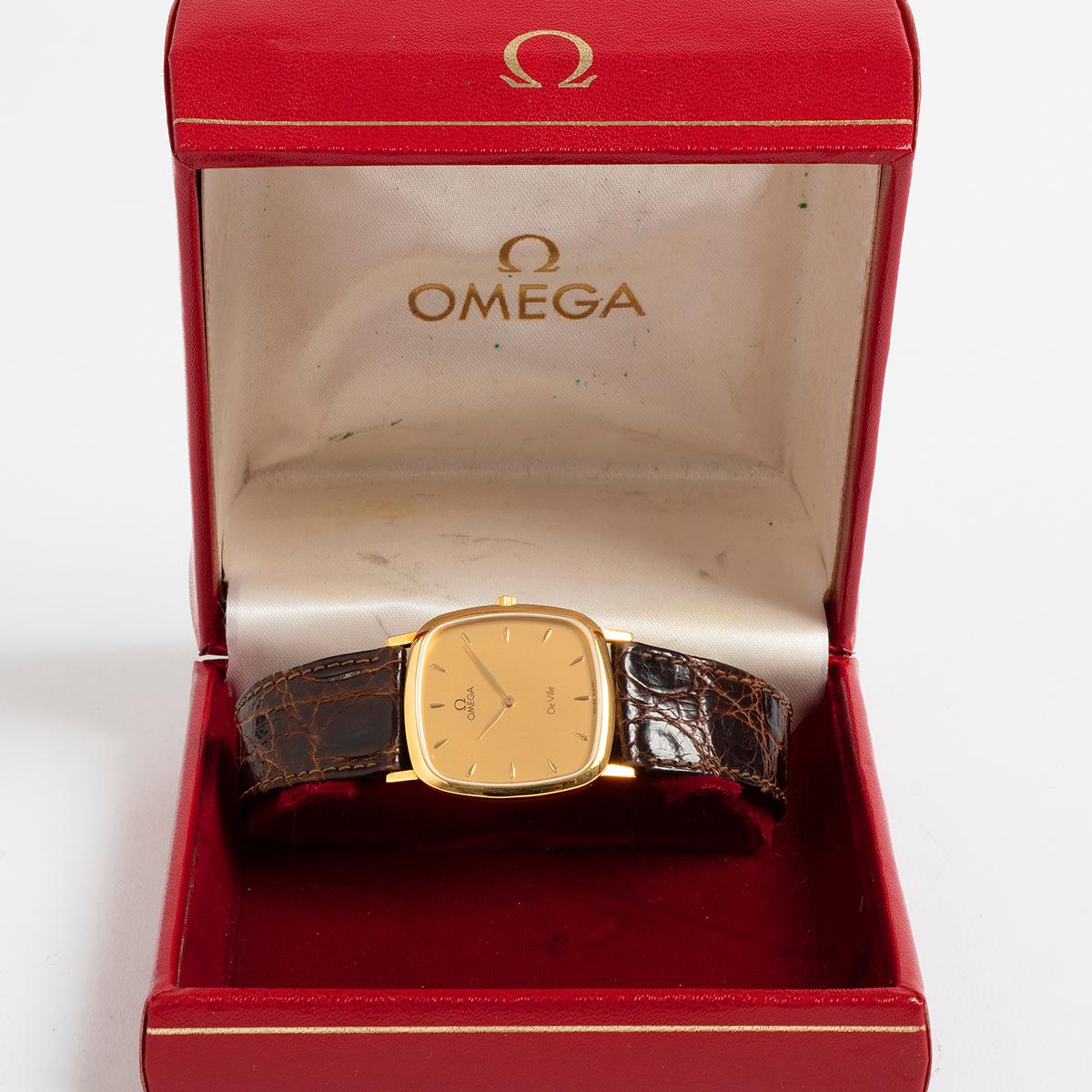 Our vintage and classical Omega De Ville , dual reference 1953378 / 3953378 ,features an 18k yellow gold case of 30mm (31.5mm inc crown) x 35.8mm lug to lug. This is an ultra thin (4.5mm) quartz De Ville which is presented in outstanding and