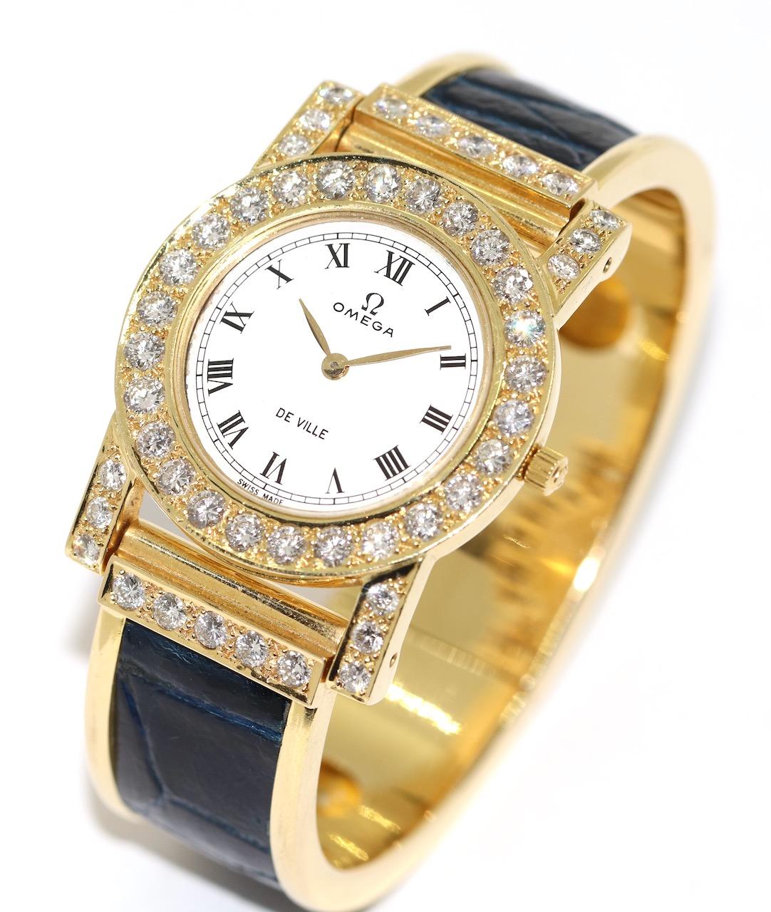 Exclusive women's watch by Omega. 18k yellow gold and diamonds.

Beautiful Omega De Ville ladies' watch, 18k yellow gold case and strap. Bracelet additionally set with high-quality leather.

The watch is set with a total of 48 diamonds in a very